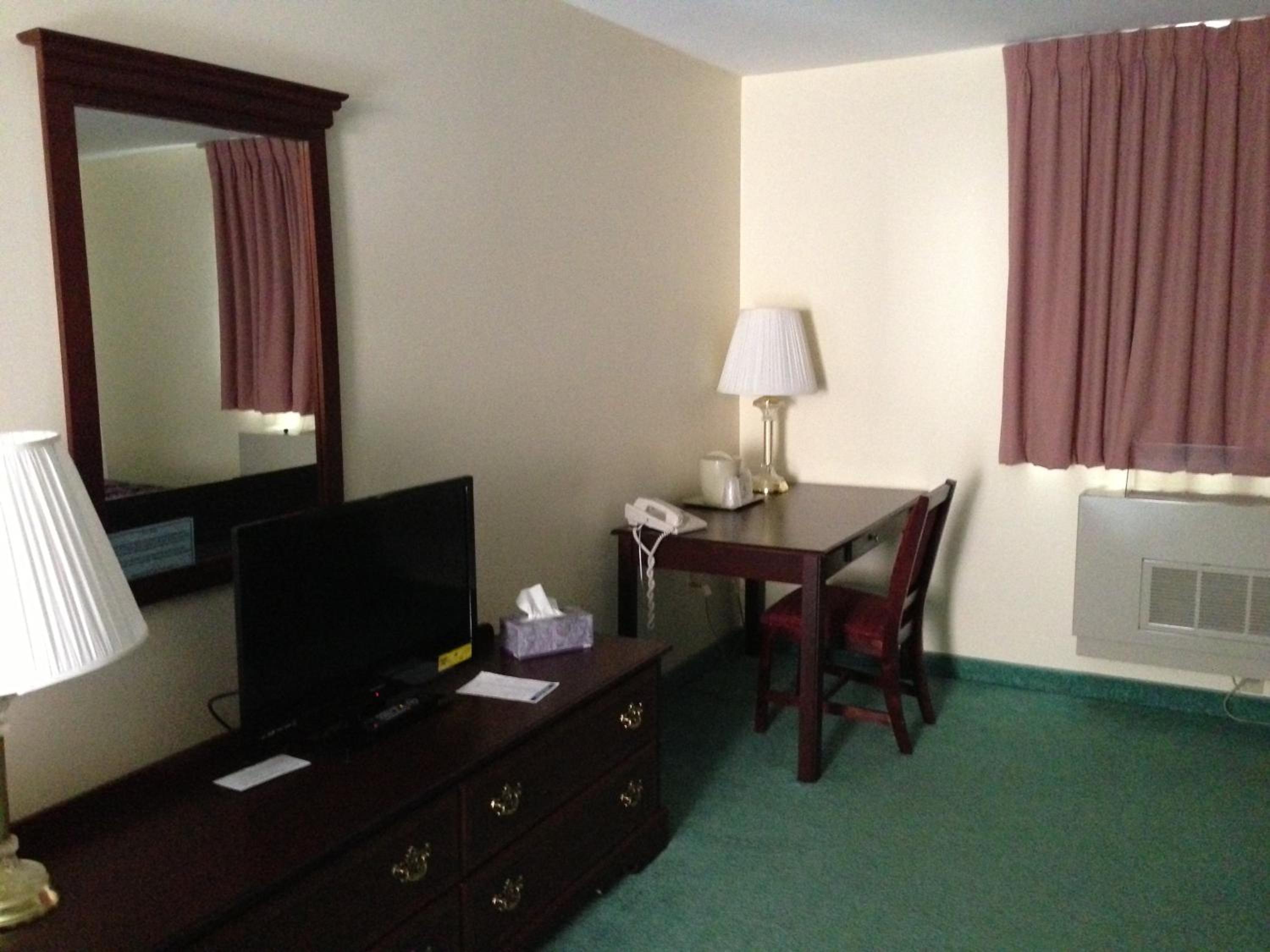 Queen Room with Two Queen Beds photo 1