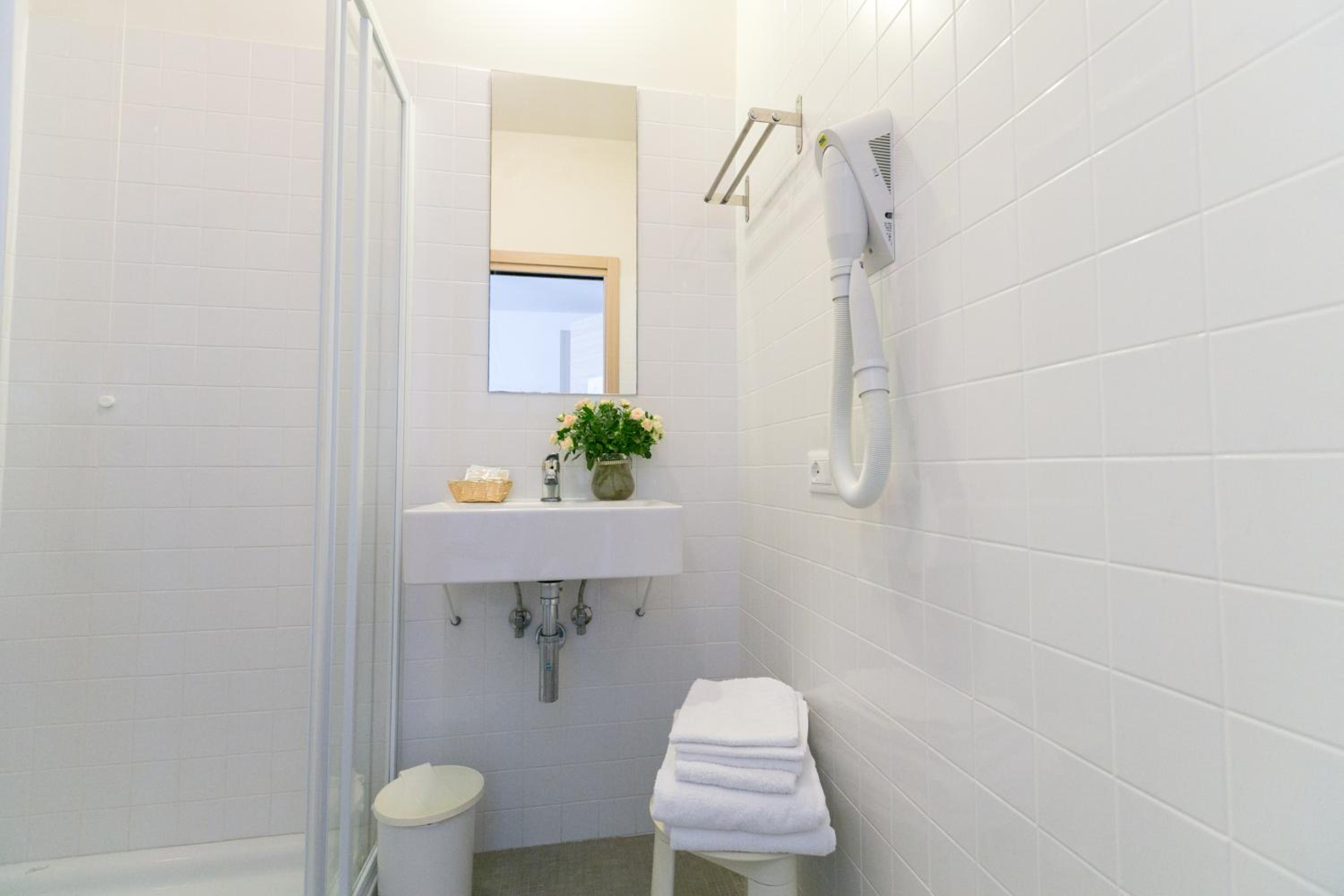 Triple Room - Photo 11