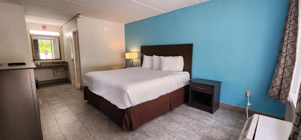 King Room - Non-Smoking - Photo 1