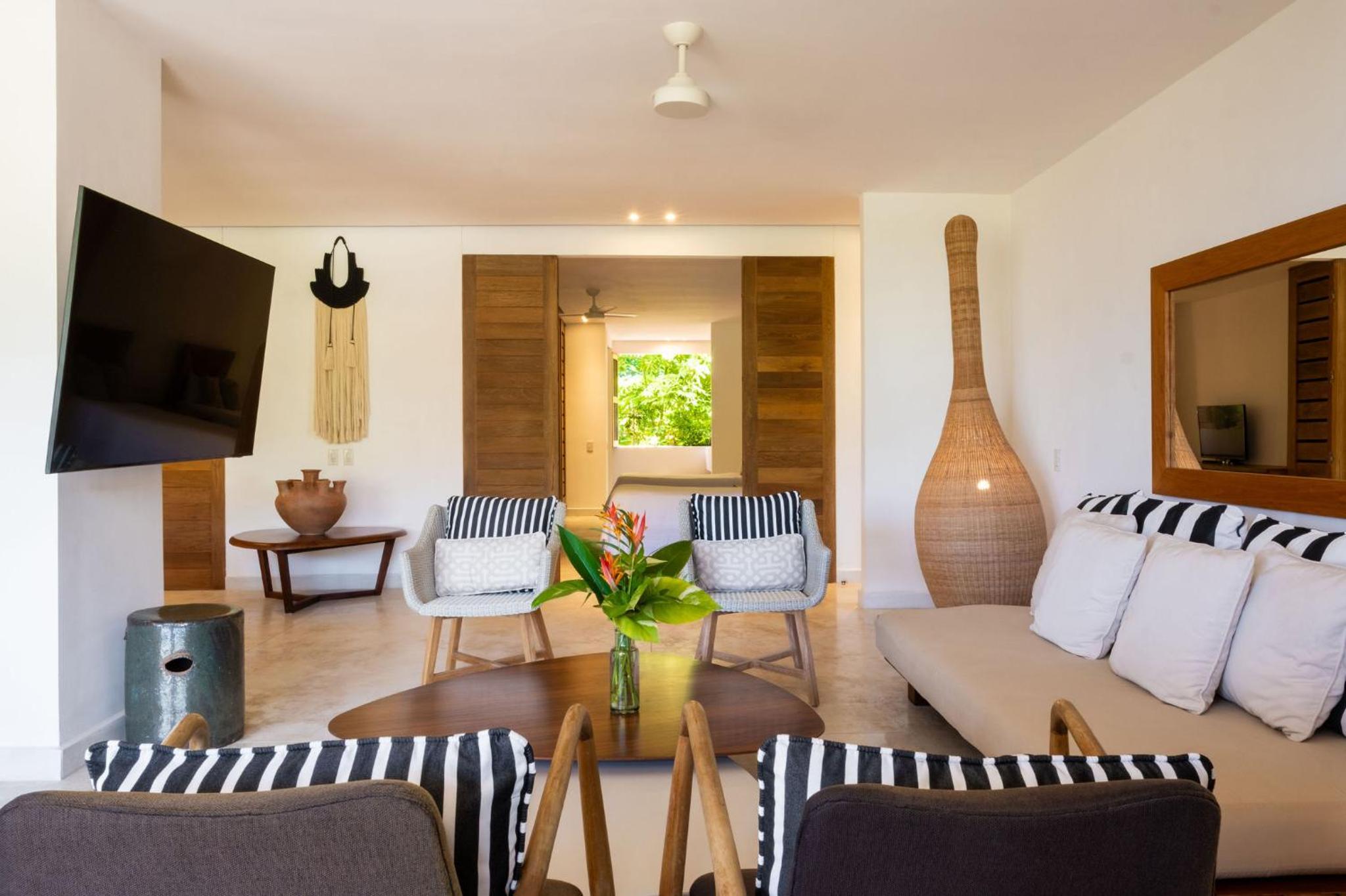 Three-Bedroom Apartment with Ocean View photo 3