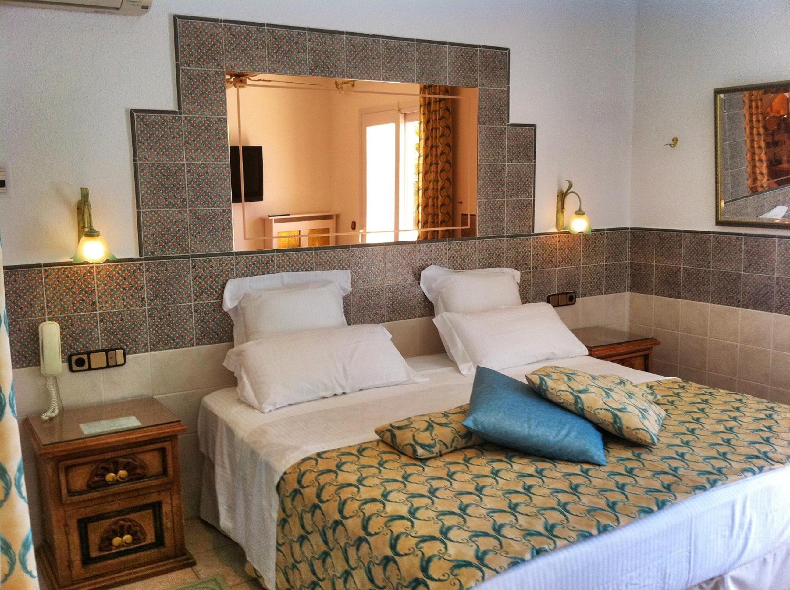 Standard Double or Twin Room with Sea View - Photo 1