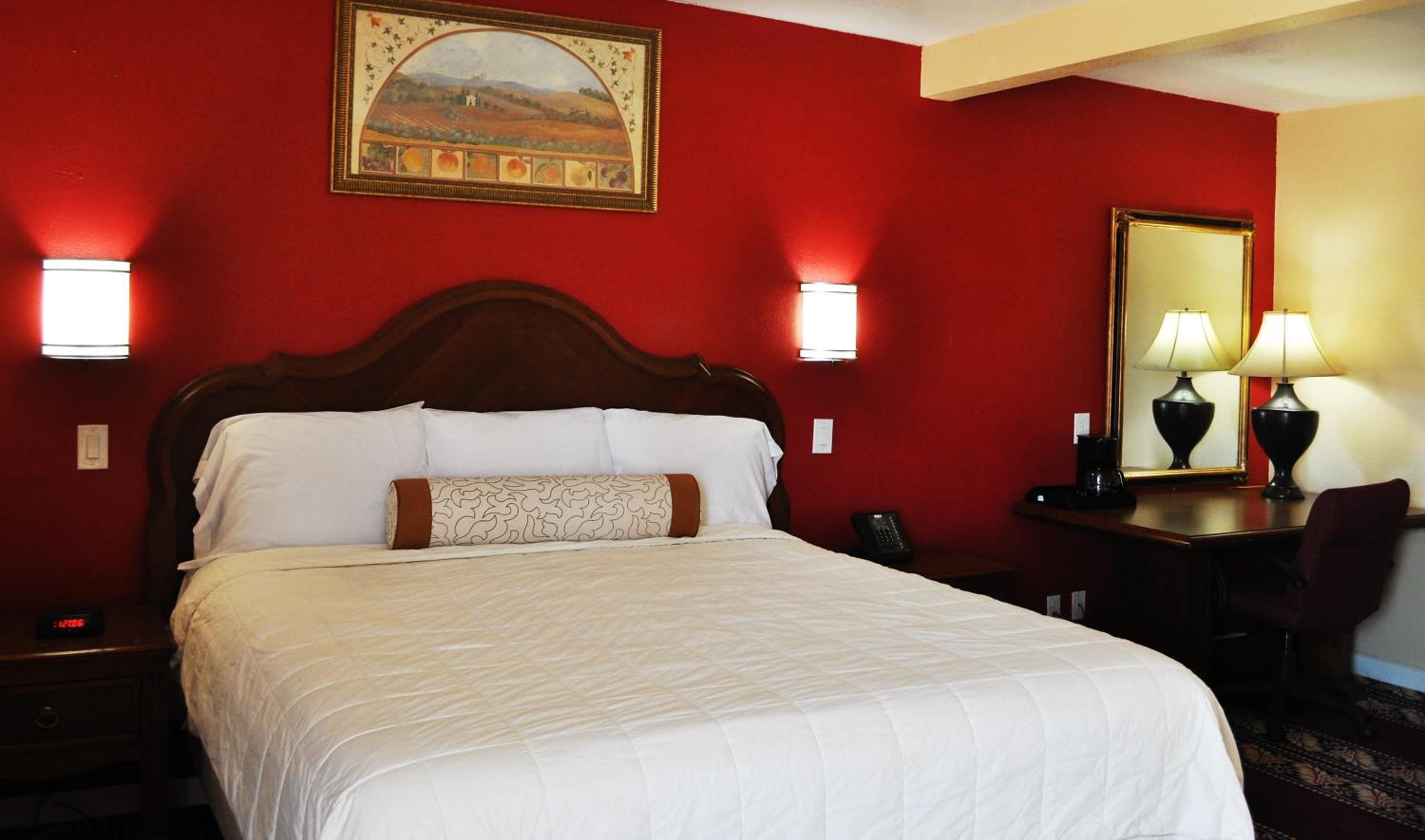 Deluxe King Room photo 1