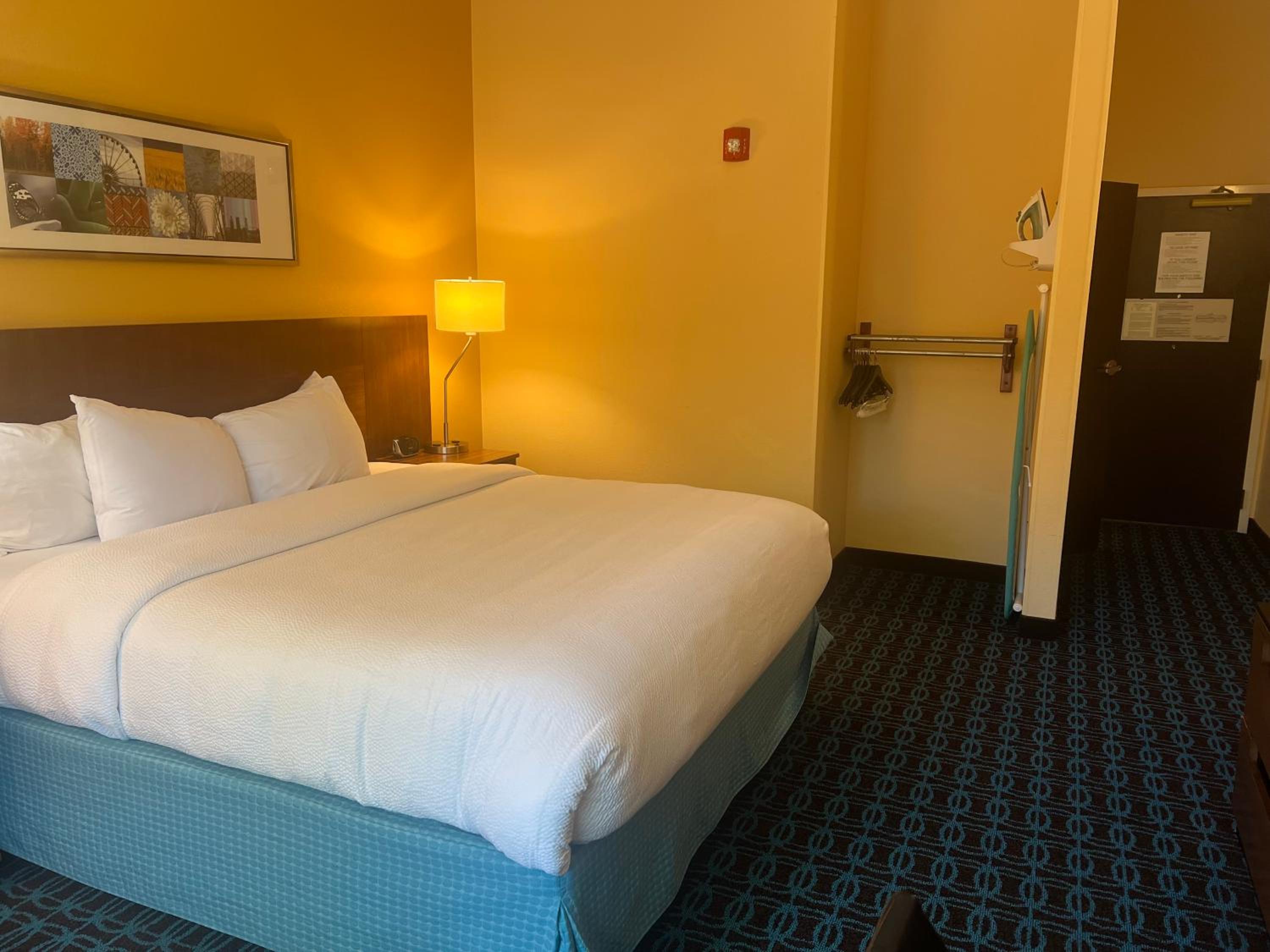 King Room with Transfer Shower - Mobility and Hearing Accessible - Photo 1