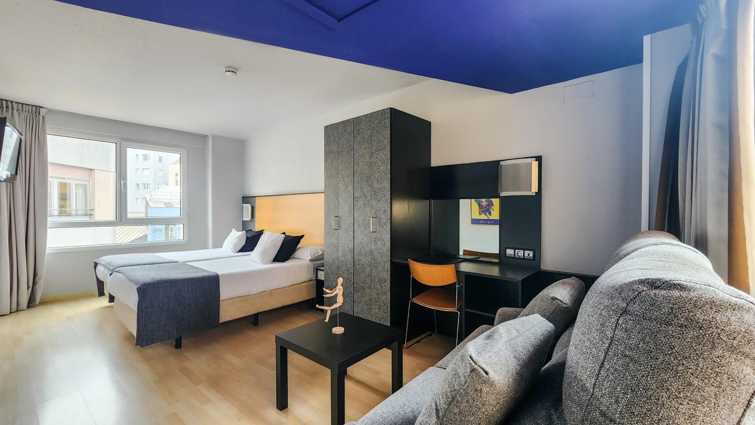 2 single beds with sofa - Photo 2