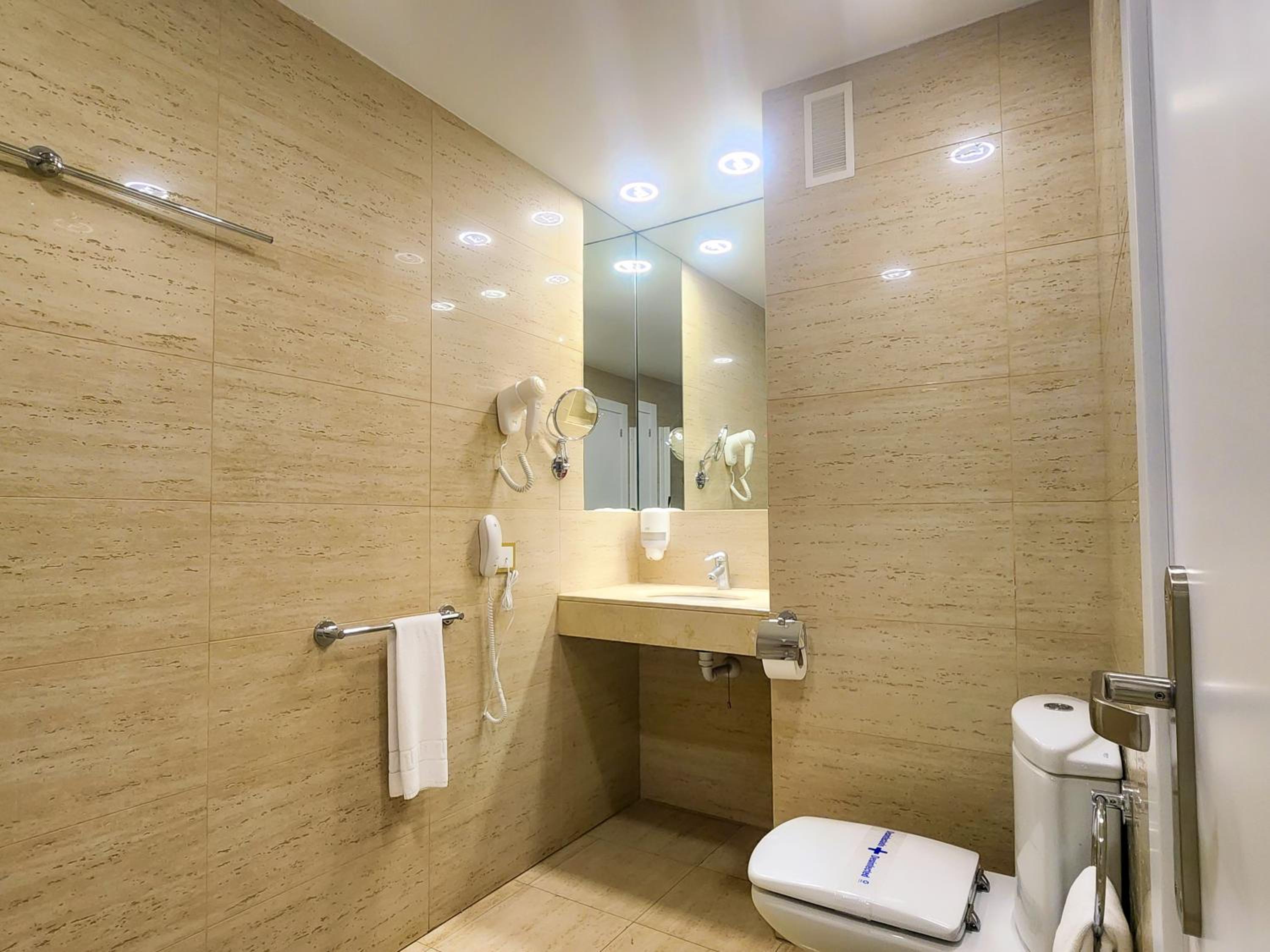 1 King Bed, Premium Room, Sea View - Photo 1