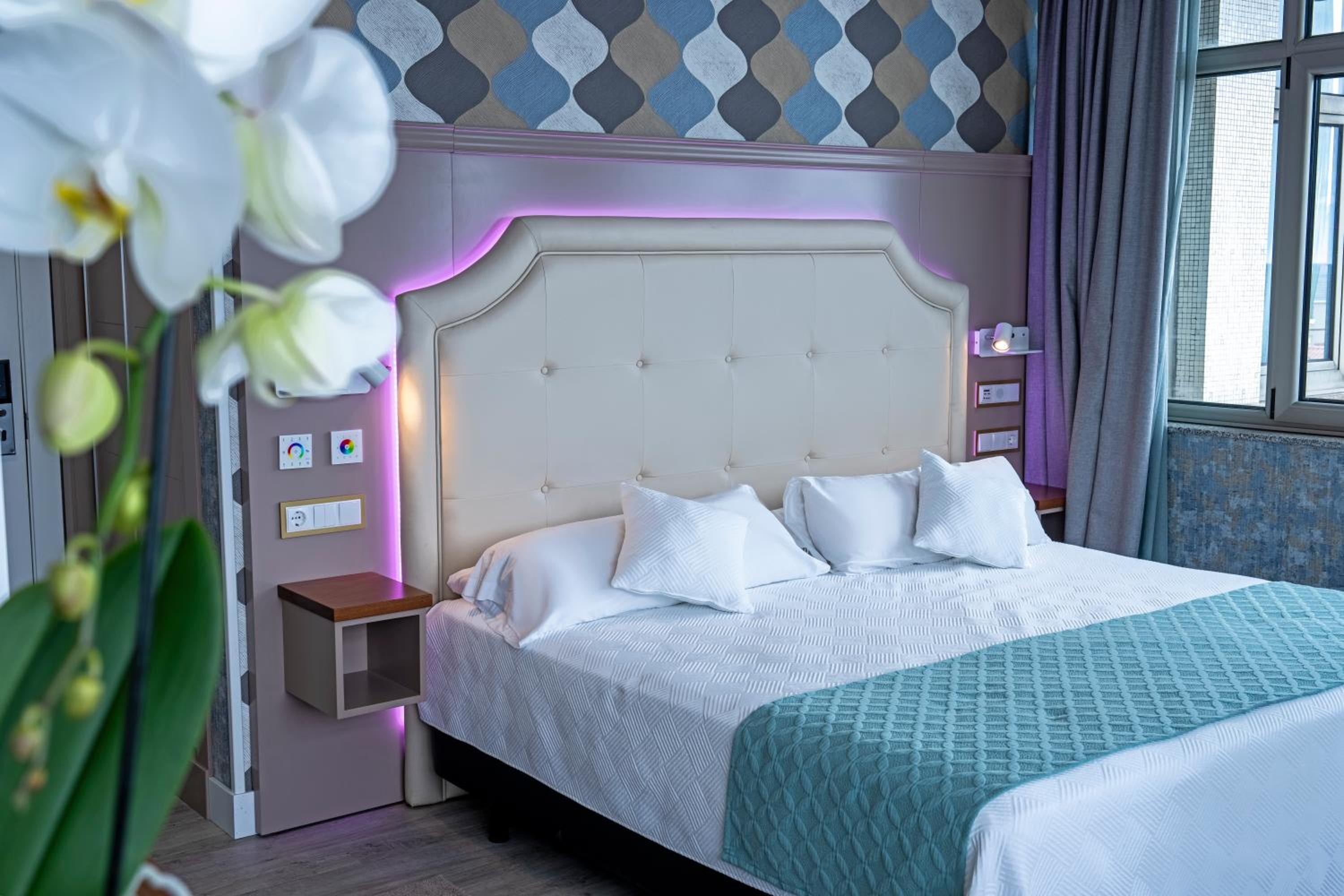 1 King Bed, Premium Room, Sea View - Photo 3