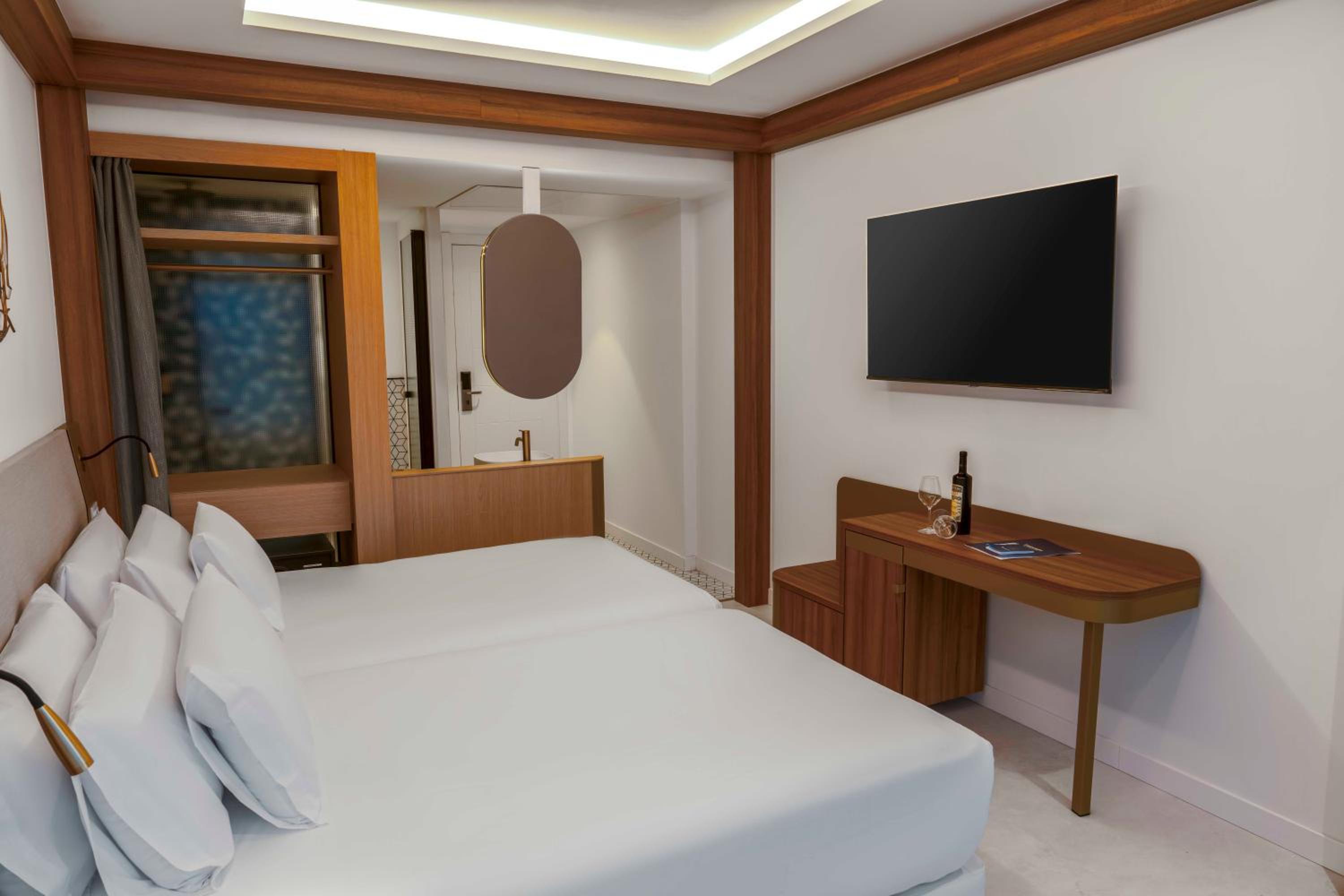King Room - Non-Smoking - Photo 2