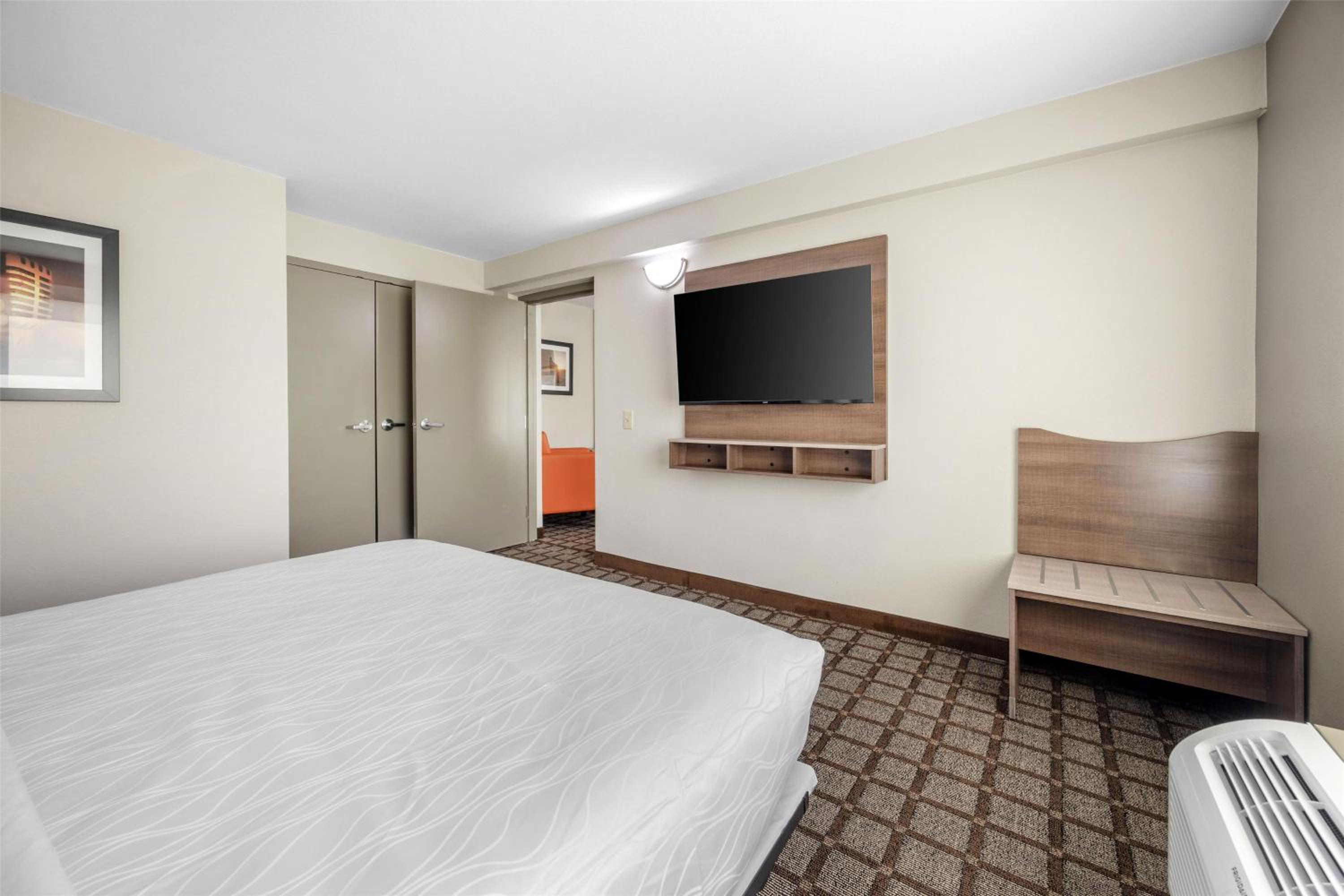 King Suite with Roll-In Shower and Sofa Bed - Disability Access/Non-Smoking photo 1