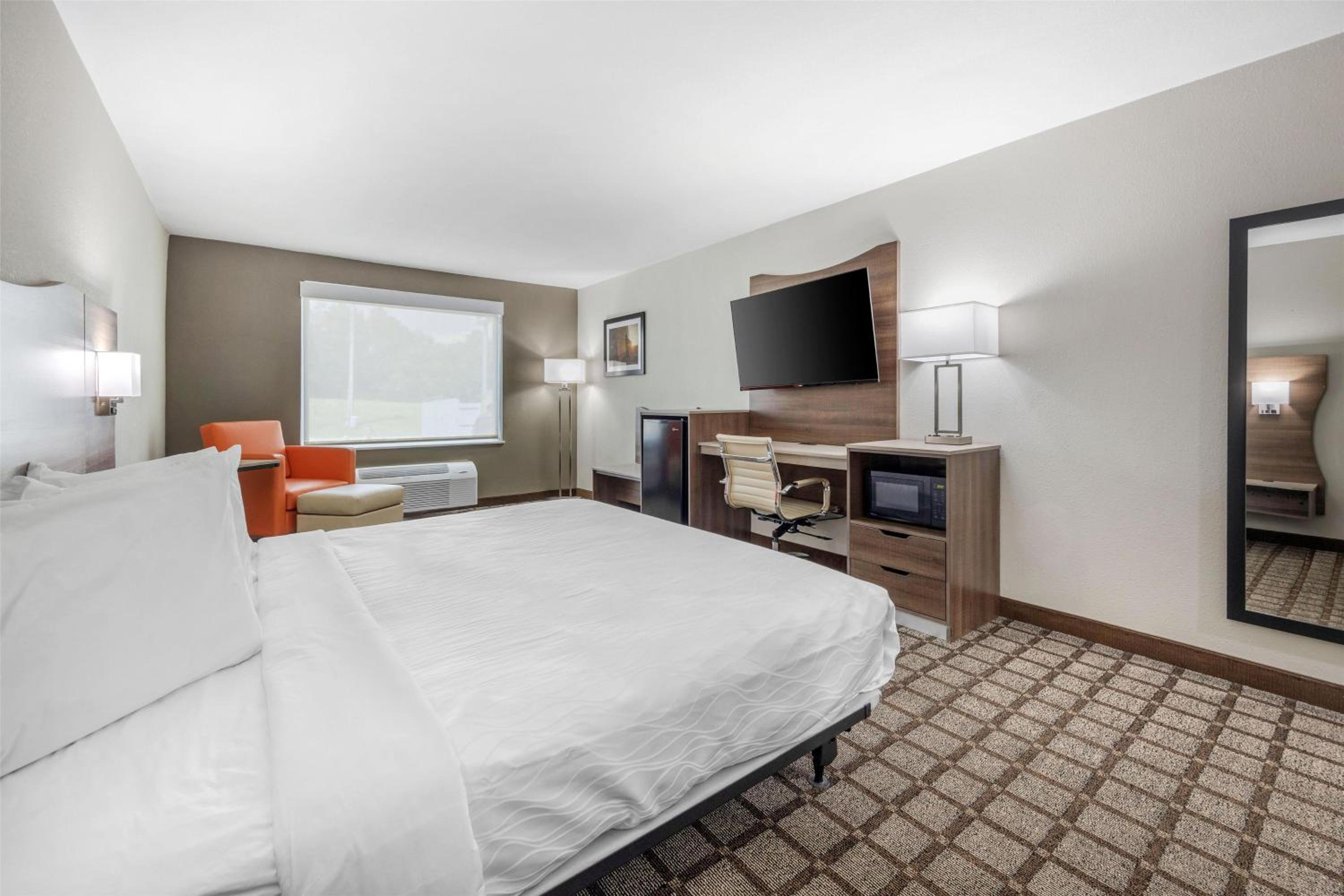 King Room with Roll-in Shower - Disability Access/Non-Smoking photo 3