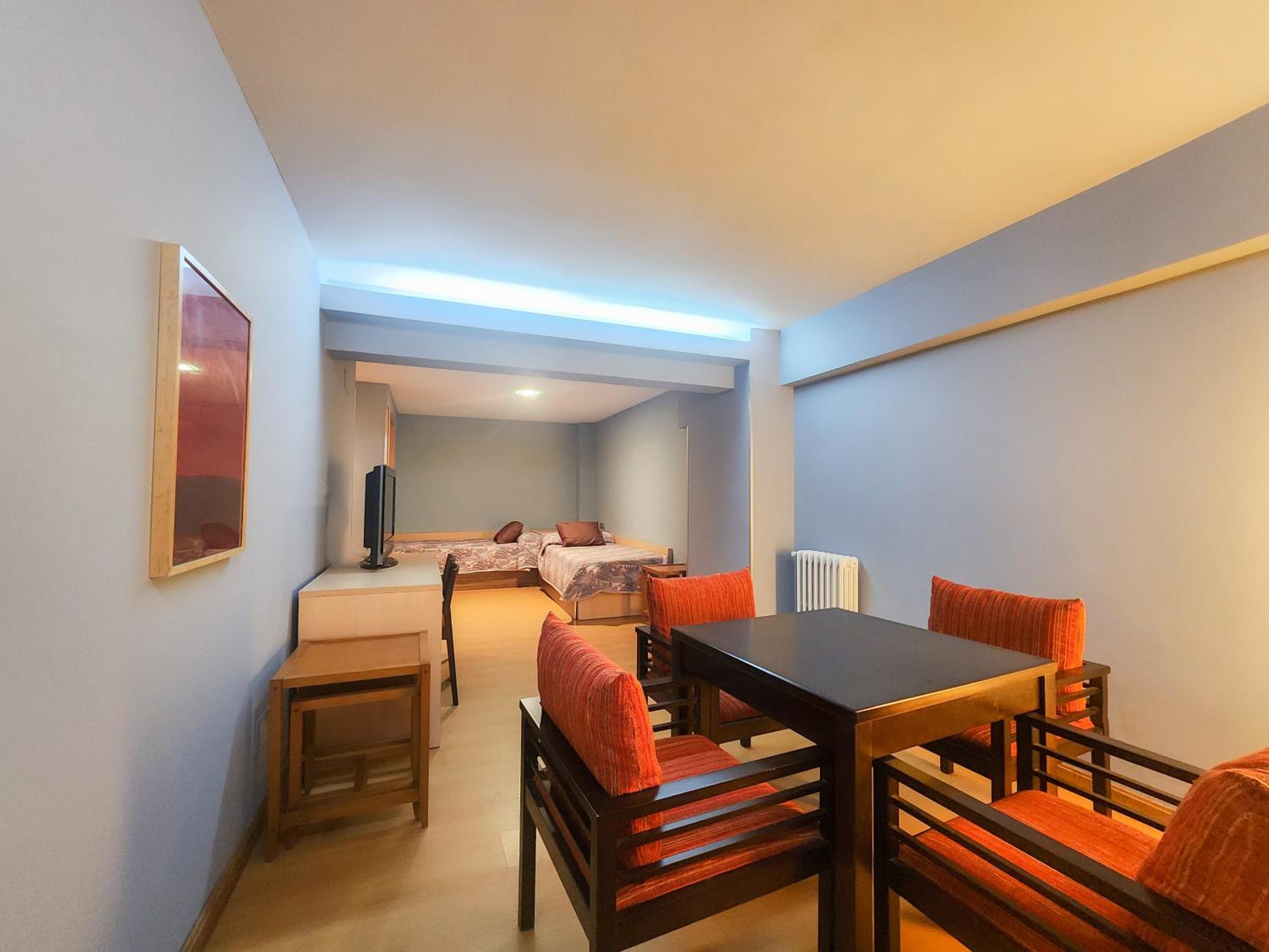 4 Single Beds, Suite - Photo 2