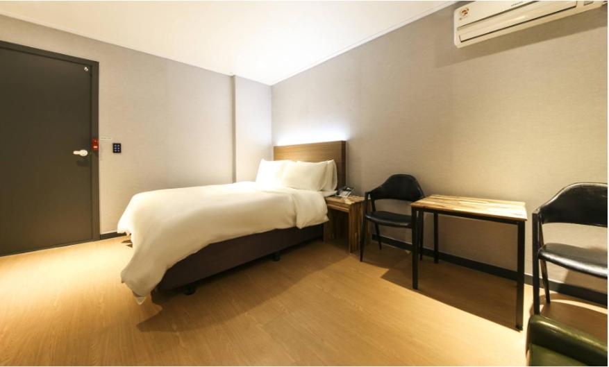Basic Triple Room