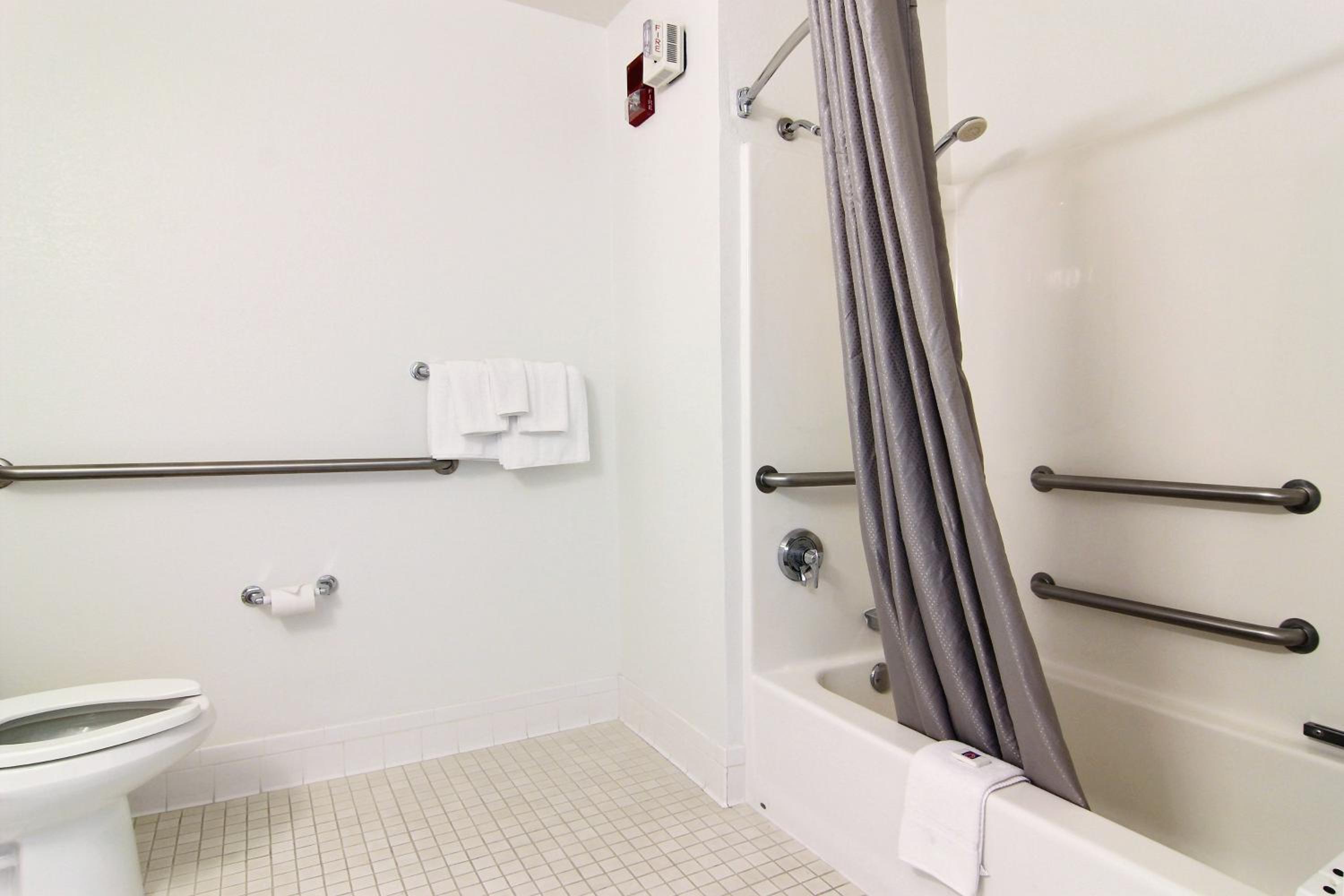 Double Room - Disability Access - Roll In Shower
