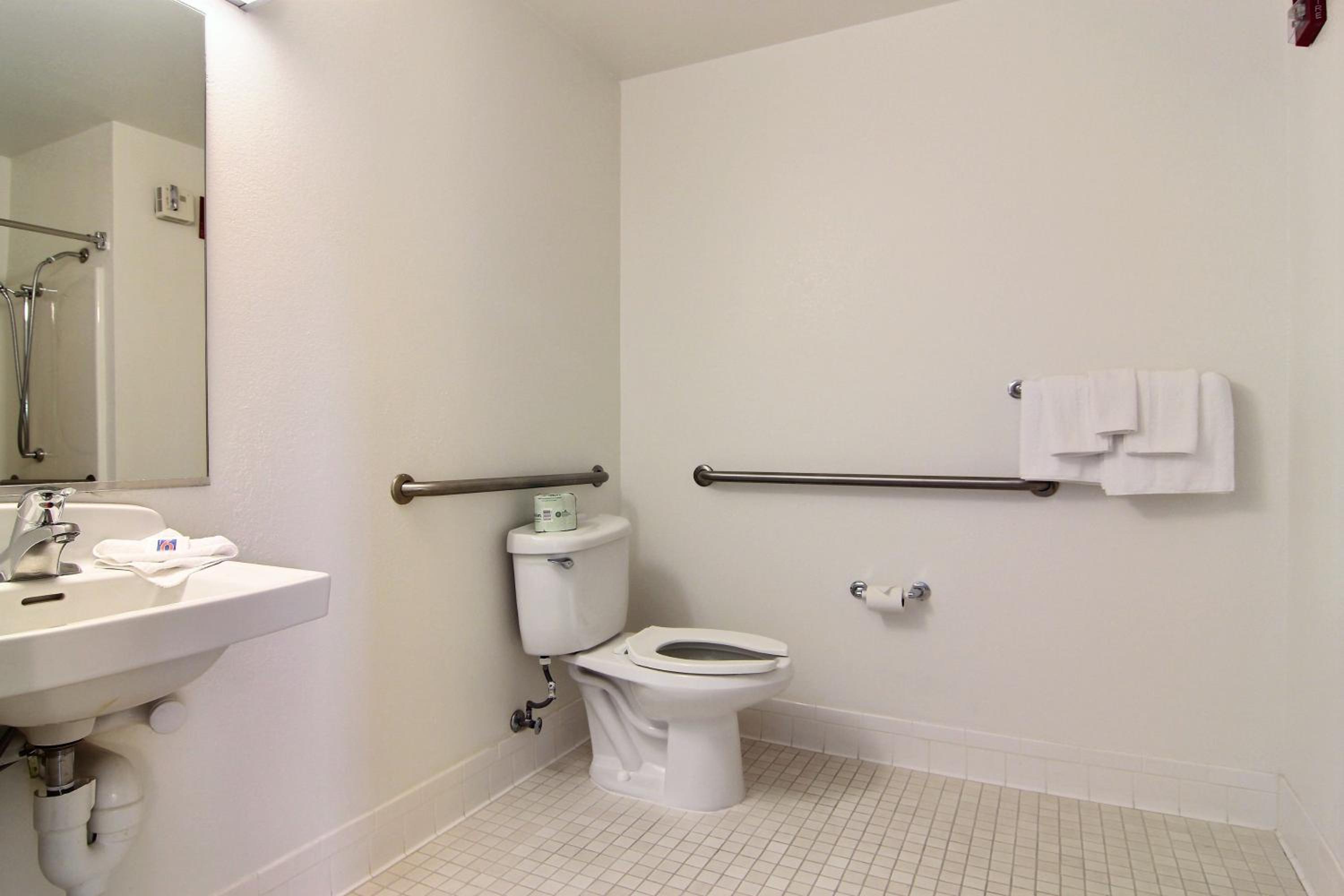Double Room - Disability Access - Roll In Shower photo 1