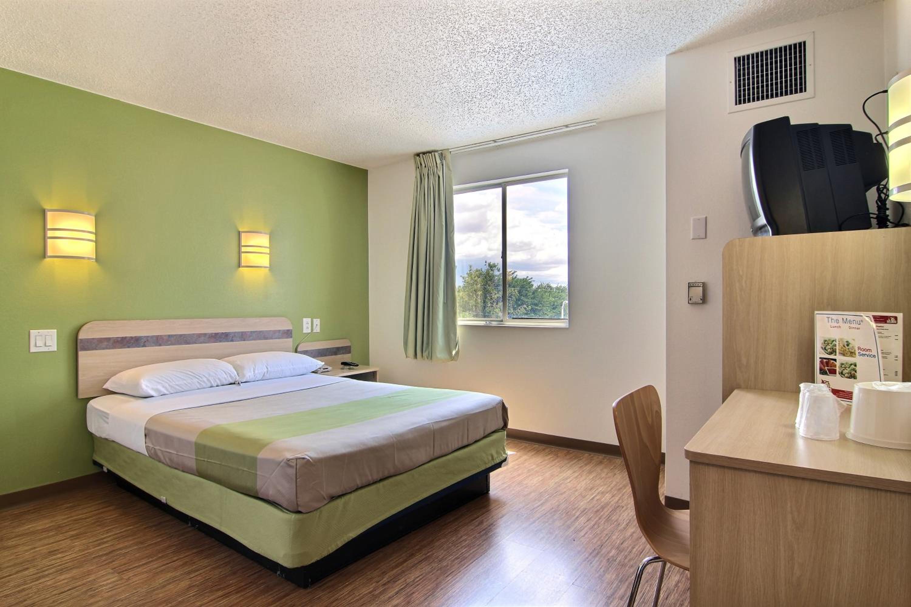 Queen Room photo 3