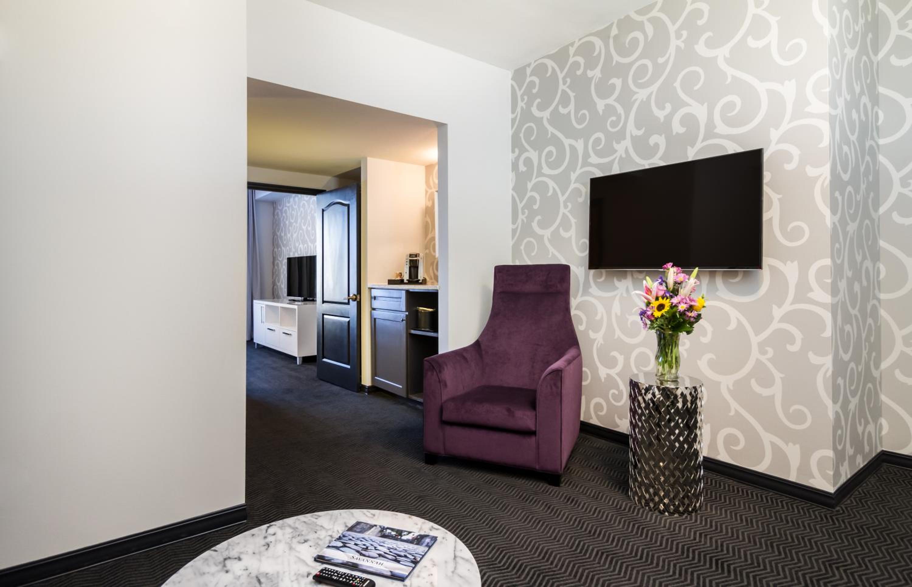King Suite - Mobility Access/Non-Smoking - Photo 12