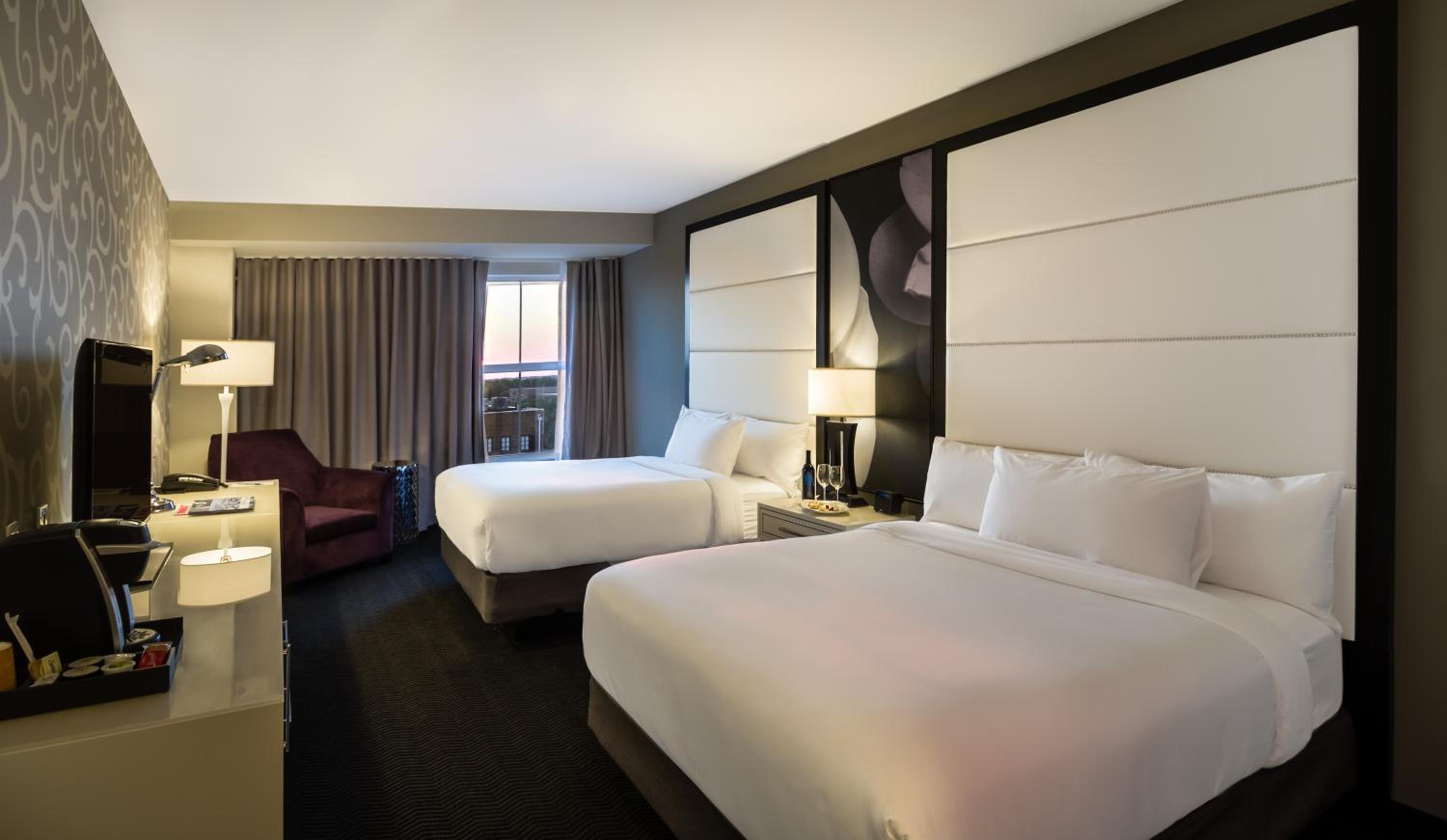 Queen Room with Two Queen Beds - Non-Smoking - Photo 2