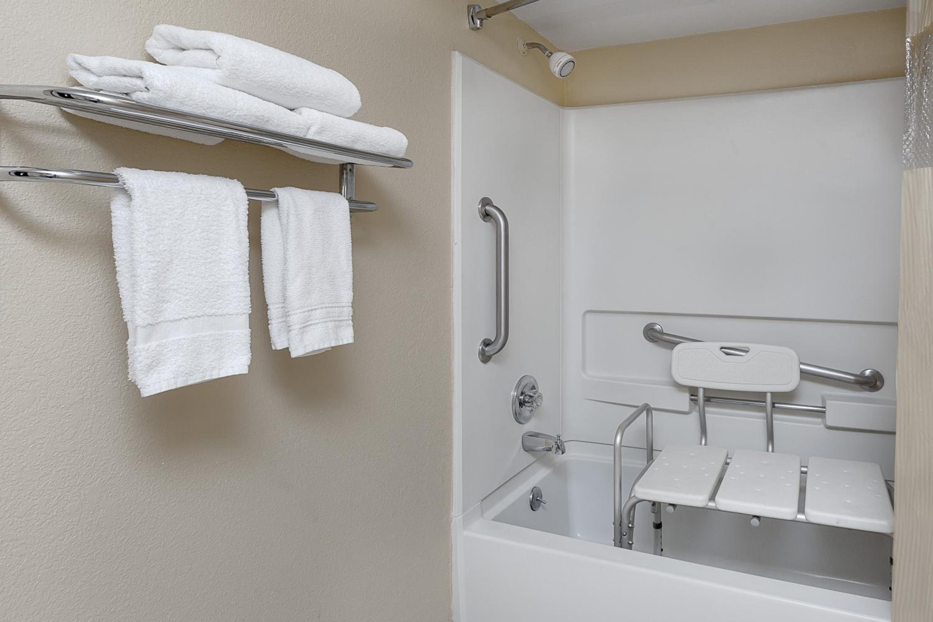 Queen Room - Disability Access - Non-Smoking - Photo 3