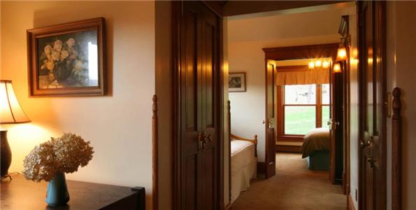 Queen Suite photo 2