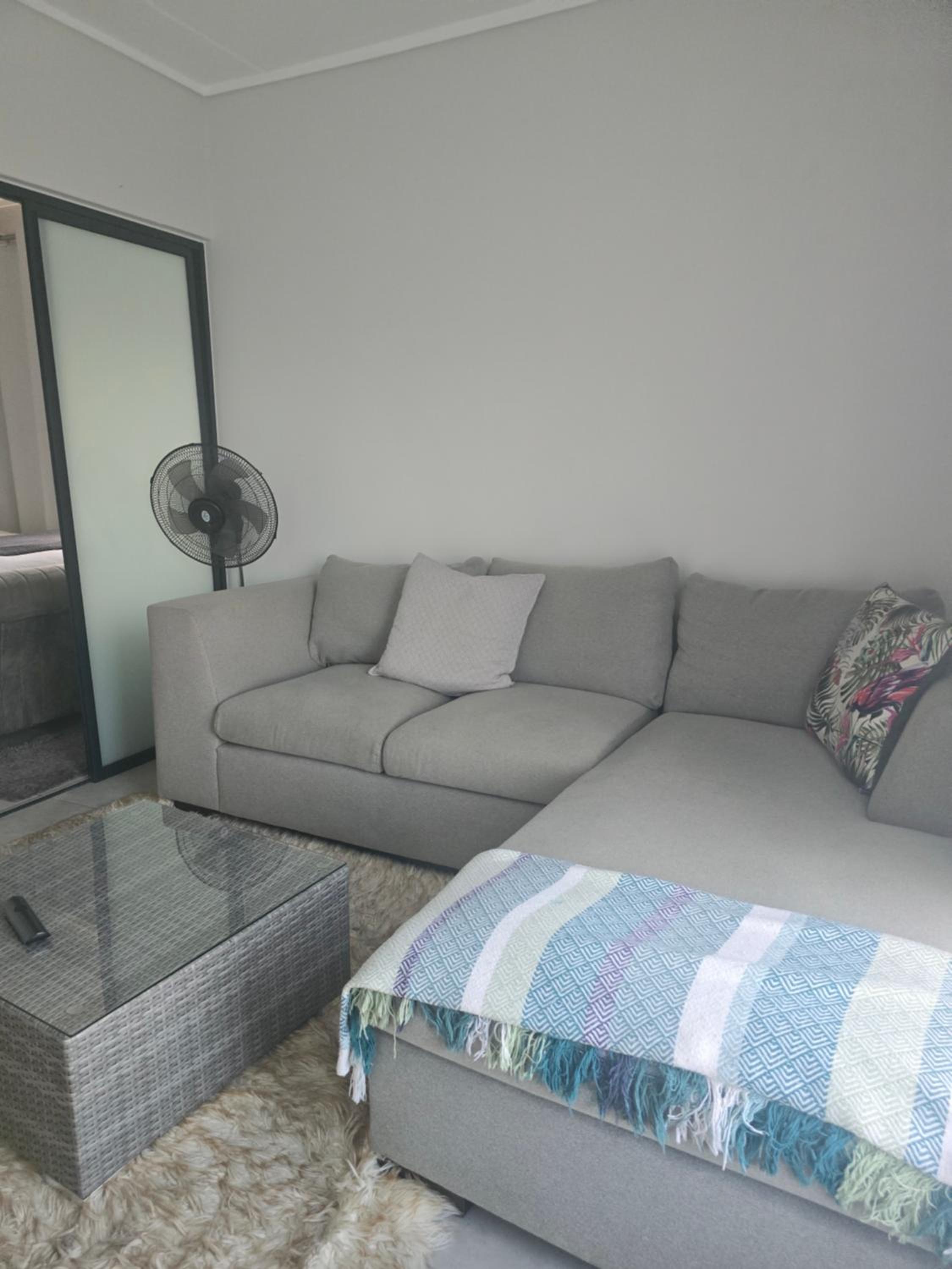 One-Bedroom Apartment - Non-Smoking - Photo 2