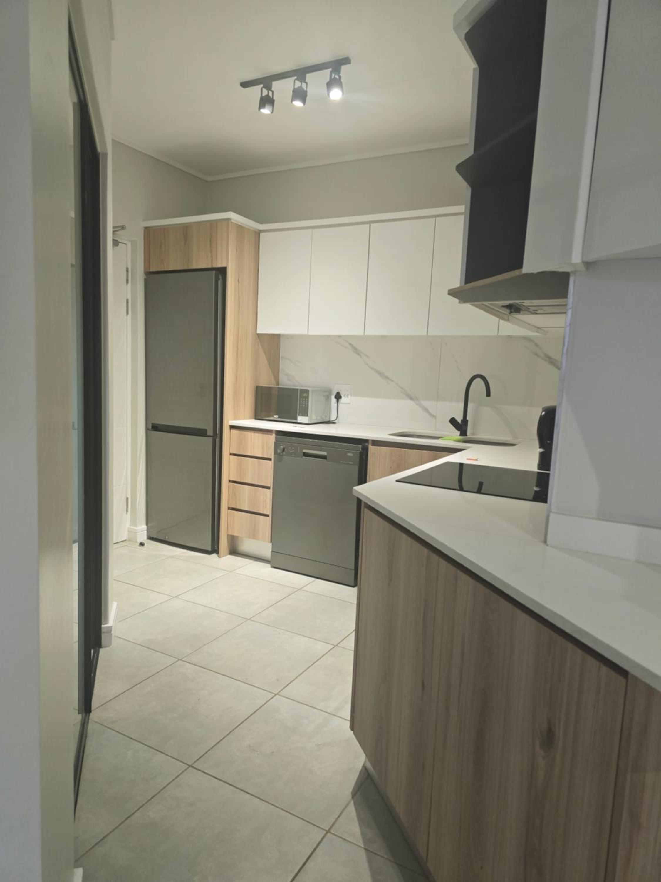 One-Bedroom Apartment - Non-Smoking - Photo 3