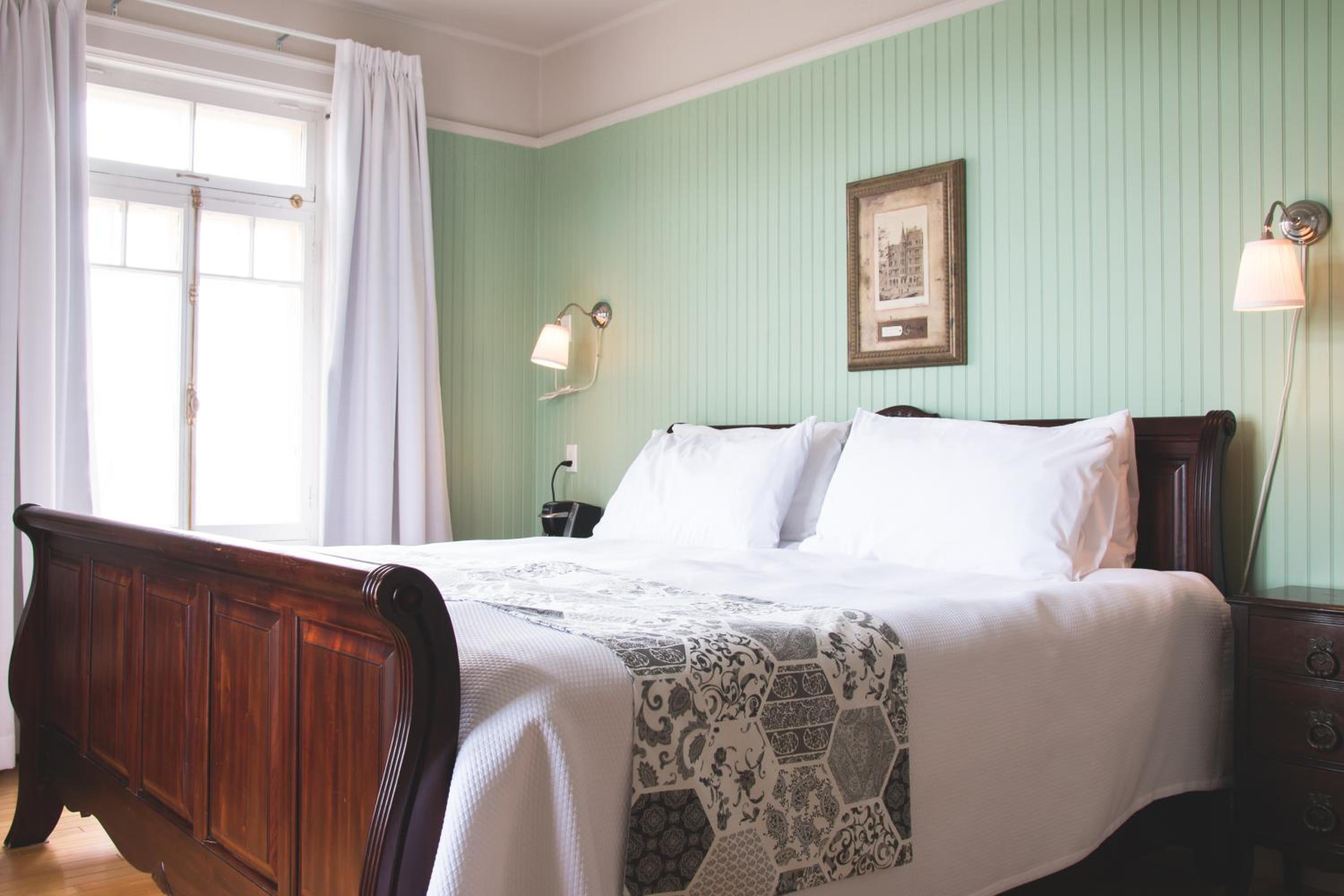 Queen Room photo 1