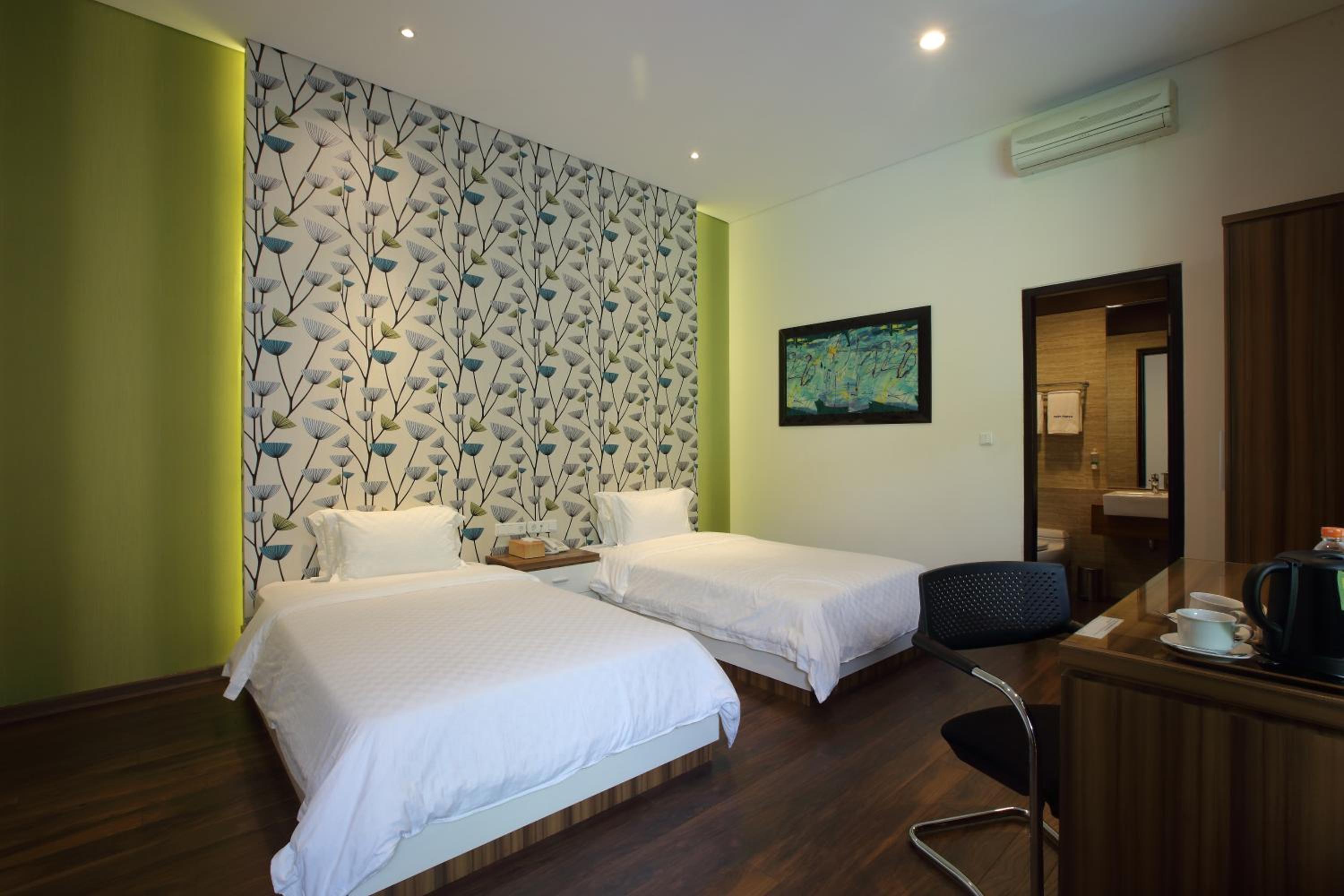 Twin Room with Pool View photo 1