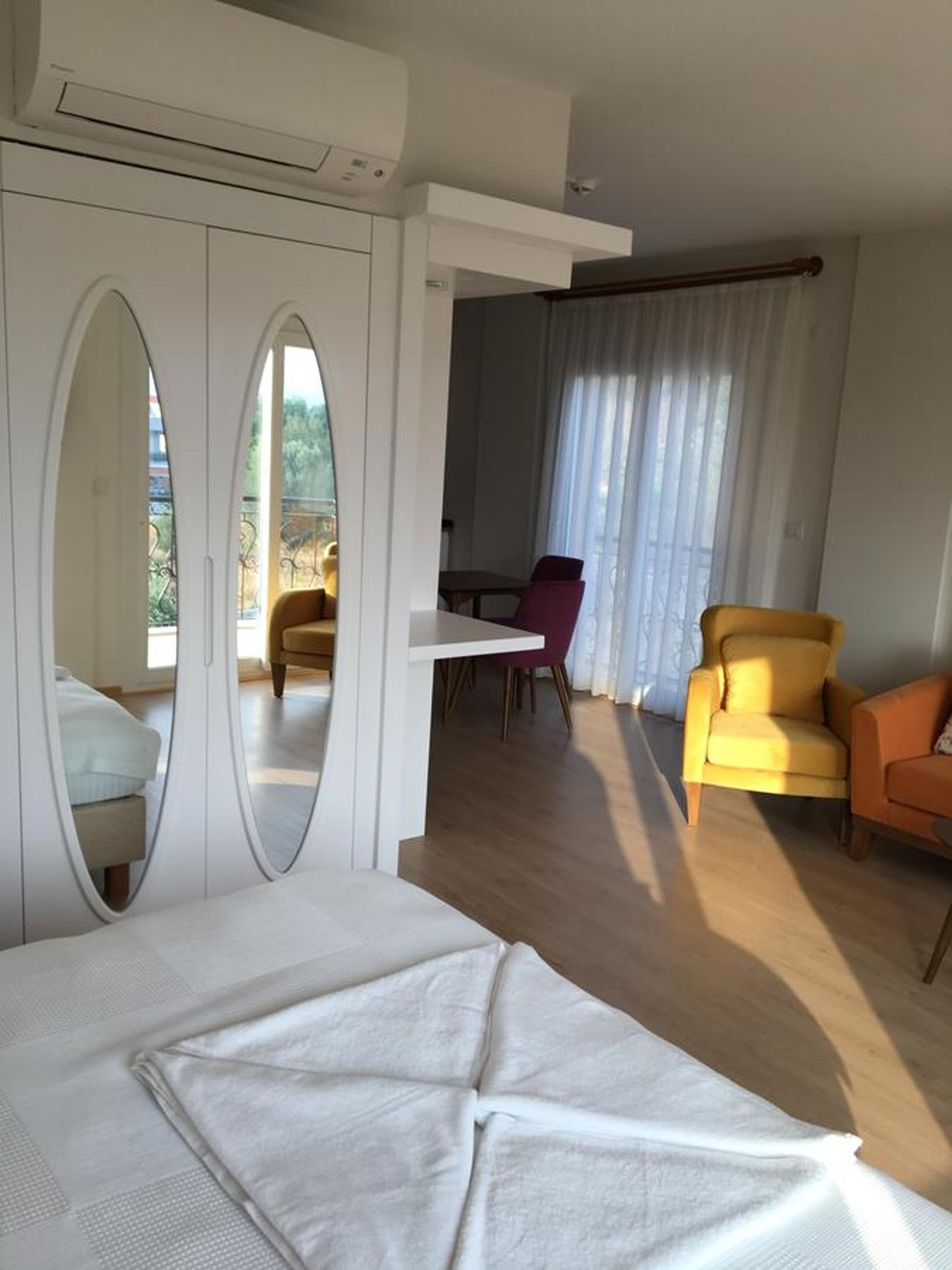 Deluxe Double Room with Balcony and Sea View - Photo 8