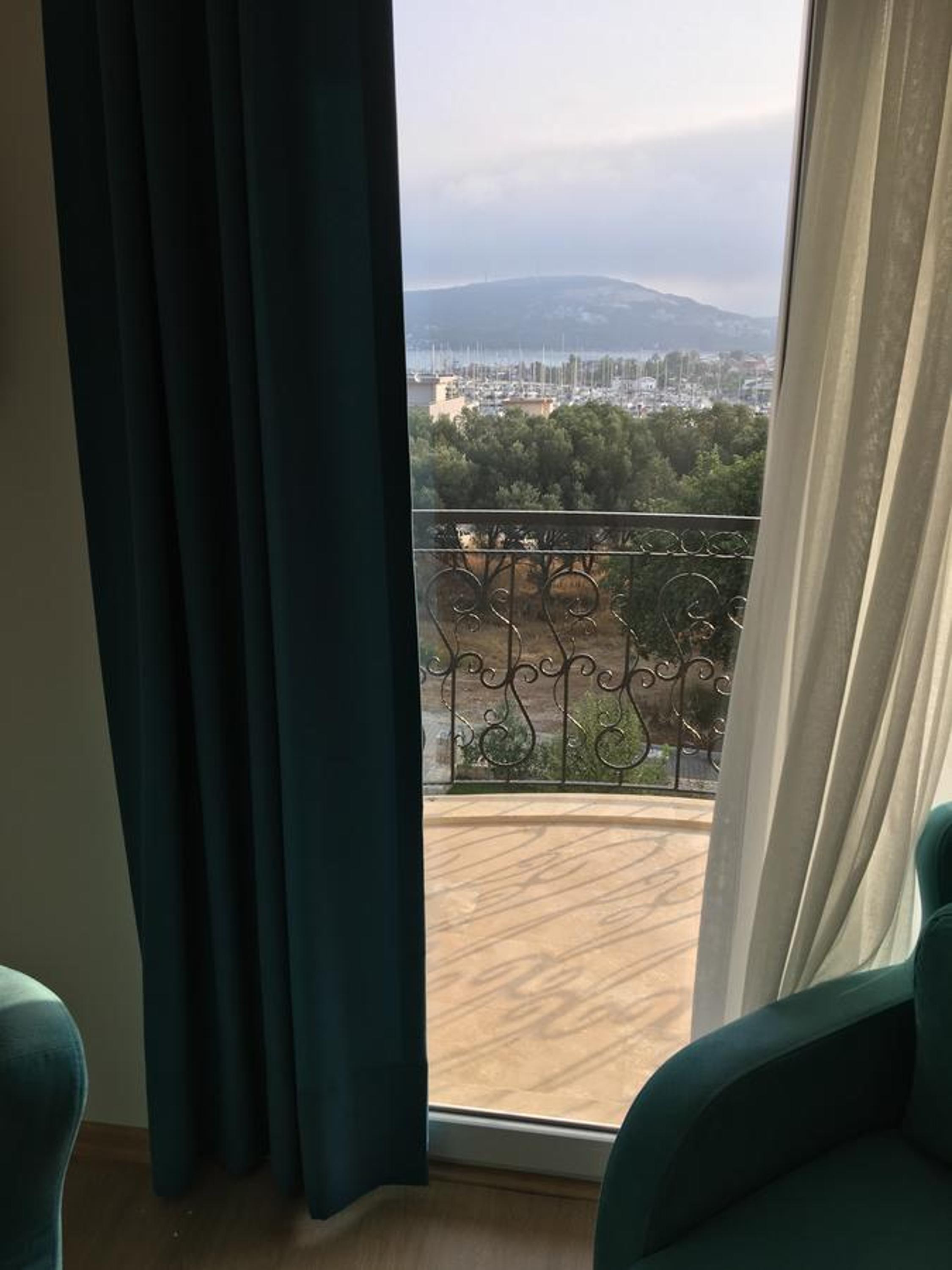 Deluxe Double Room with Balcony and Sea View - Photo 3
