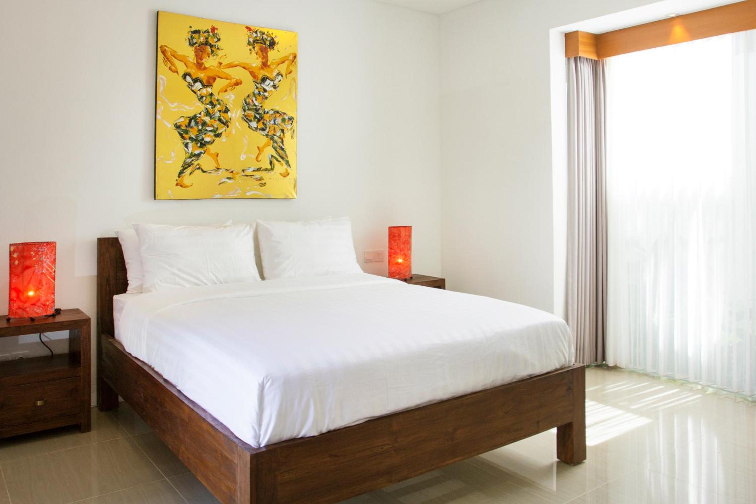Three-Bedroom Villa with Private Pool and Garden - Photo 2