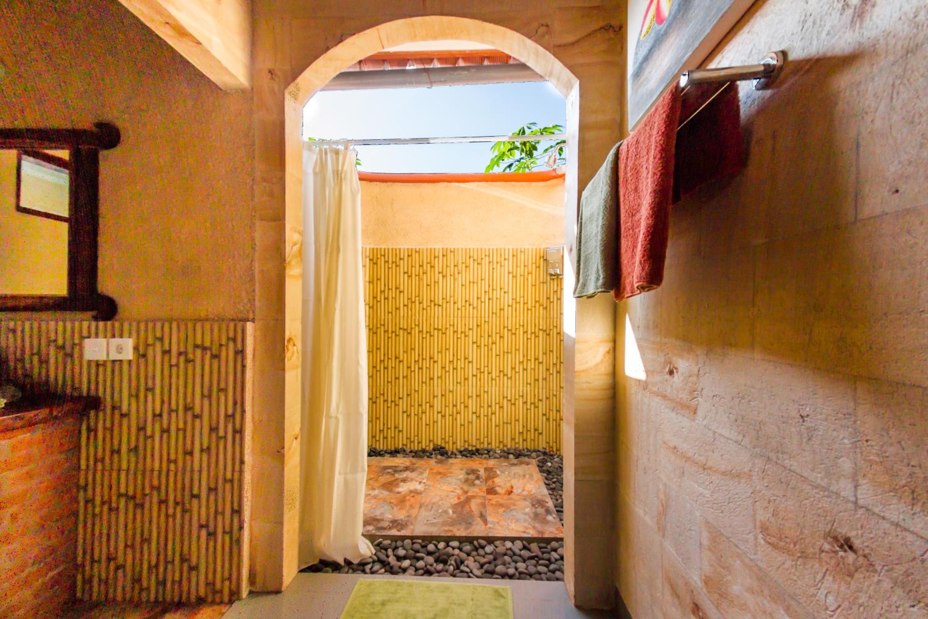 Deluxe Bungalow with Garden View - Photo 5