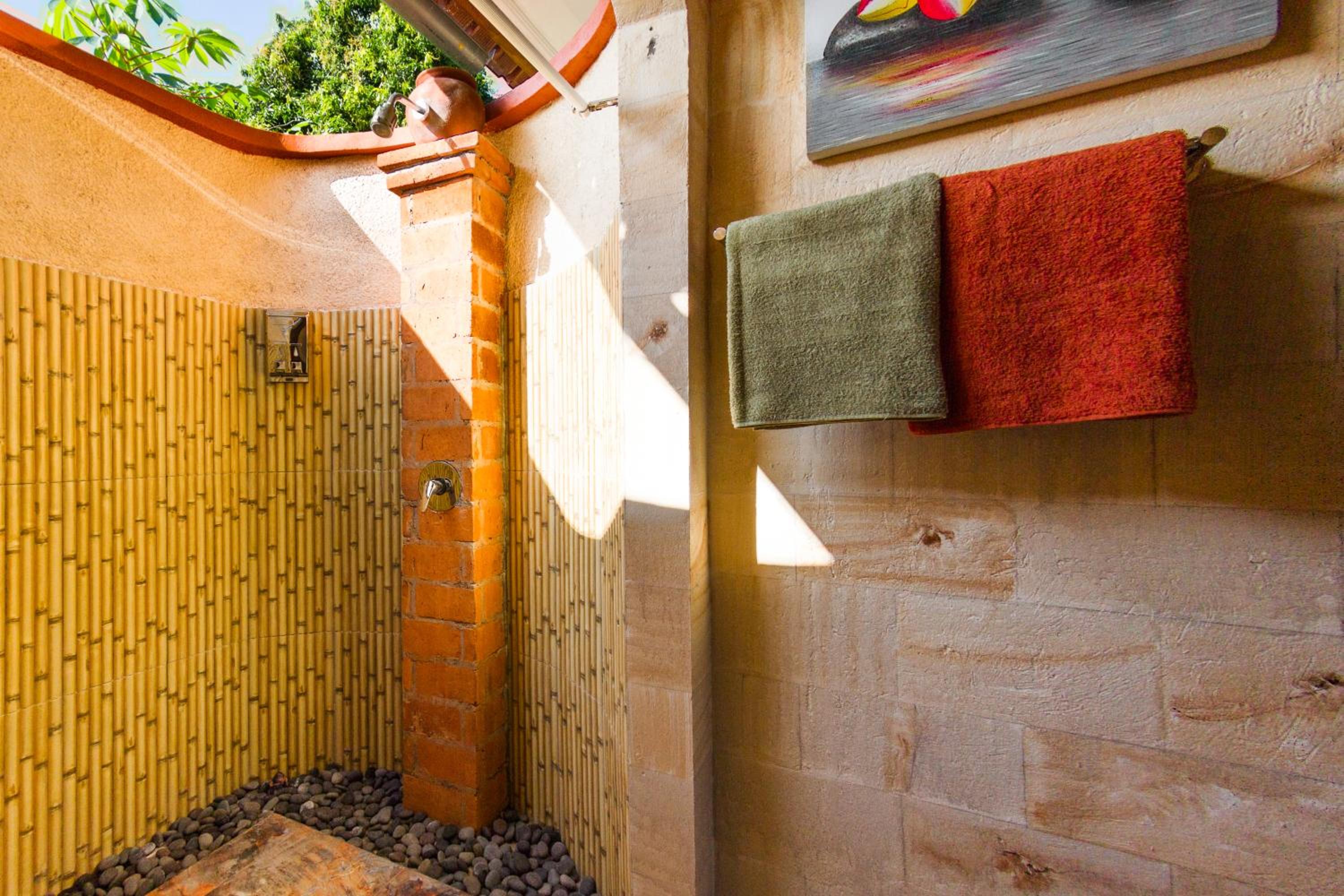 Deluxe Bungalow with Garden View - Photo 4