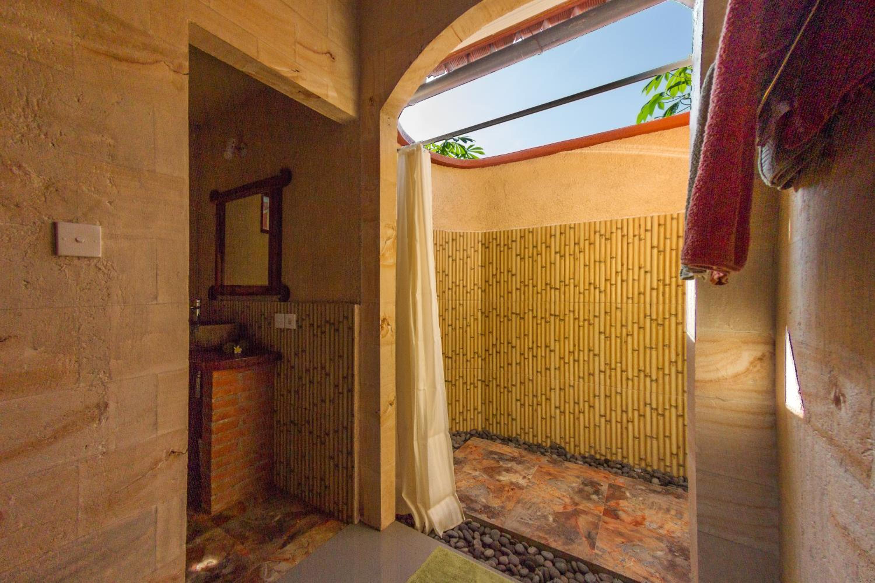 Deluxe Bungalow with Garden View - Photo 3