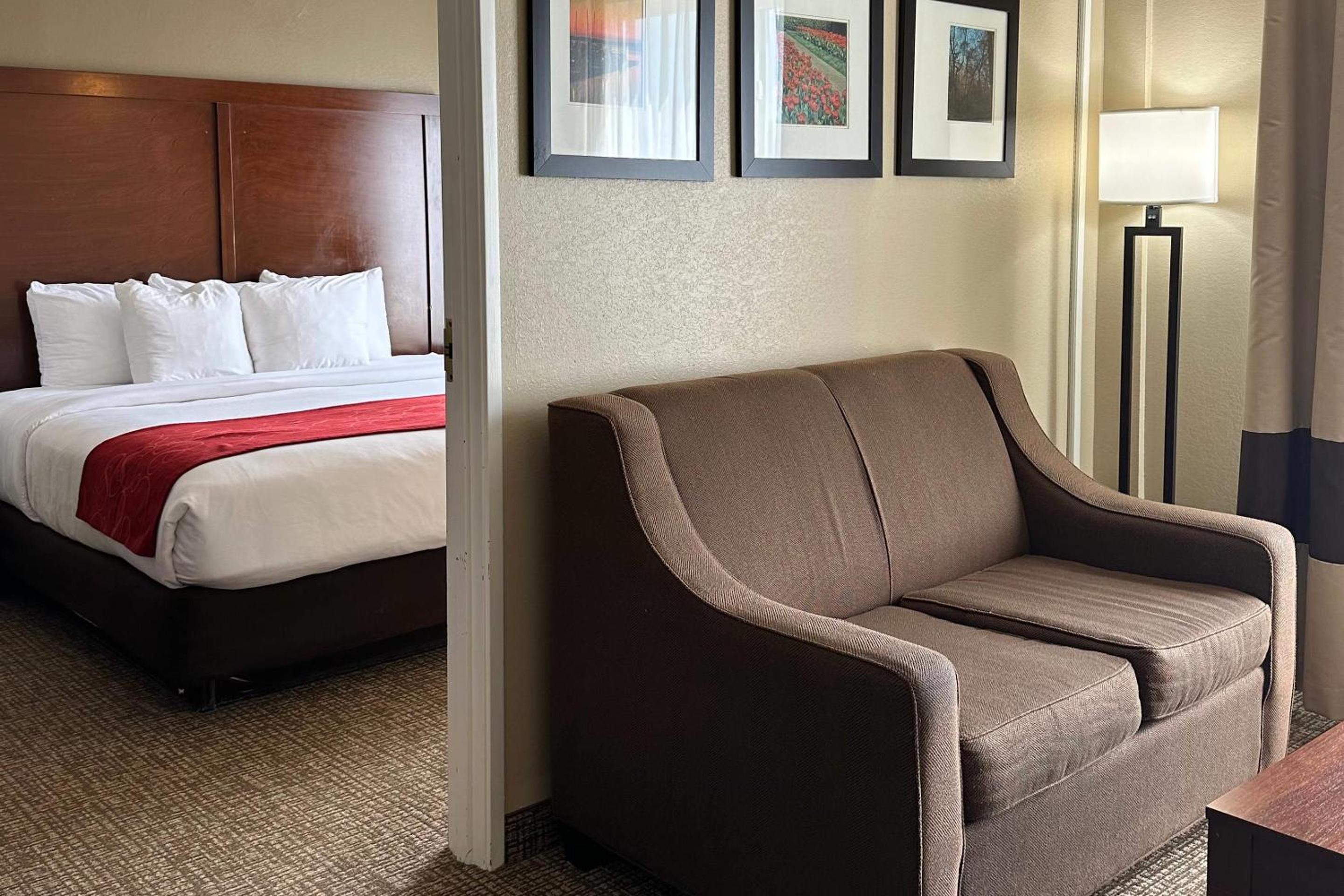 One-Bedroom Suite with Two Queen Beds - Photo 1