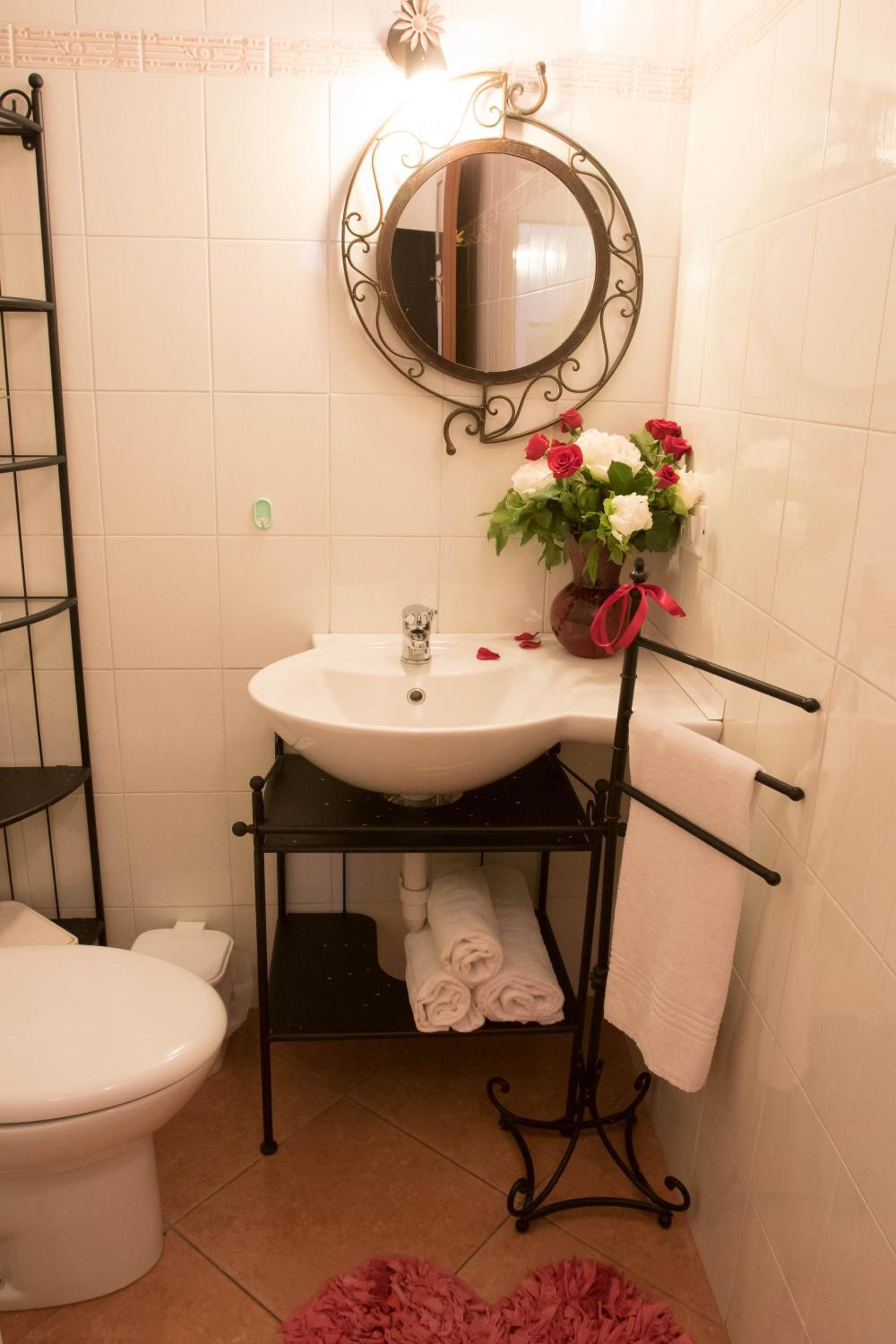 Studio Apartment - Photo 10