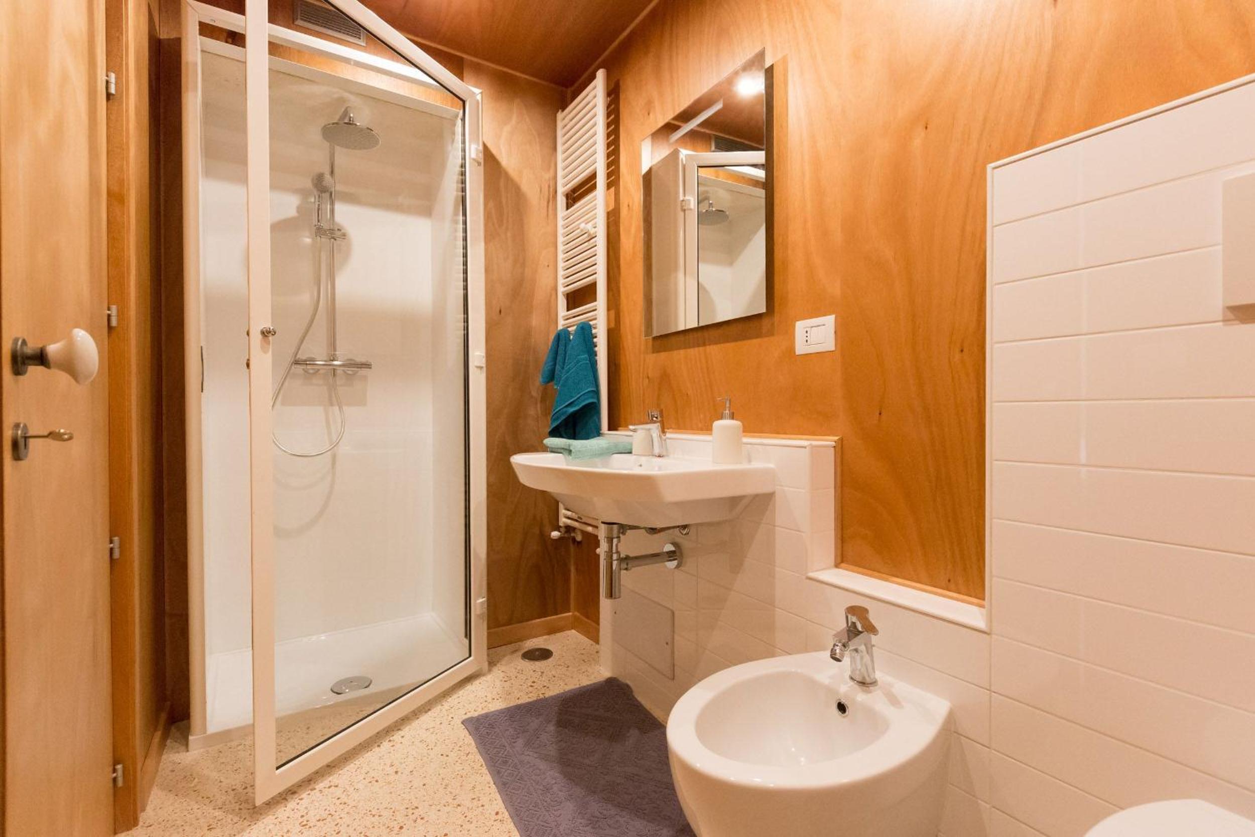 Deluxe Double Room with Balcony photo 2