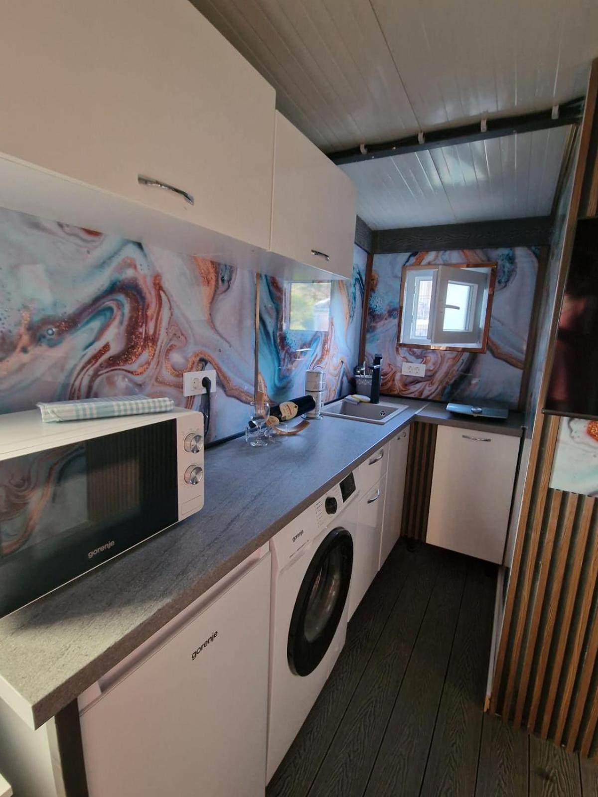 Studio Apartment photo 3