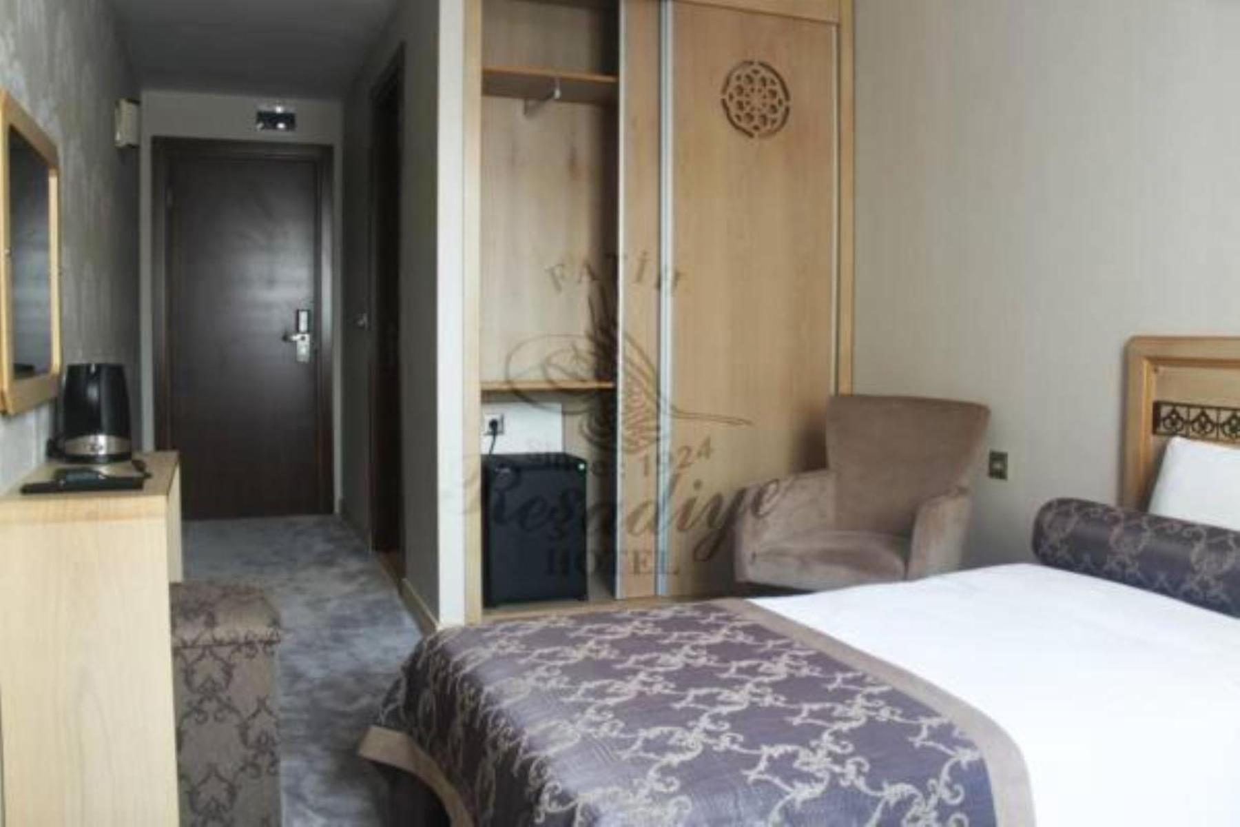 Double or Twin Room photo 3