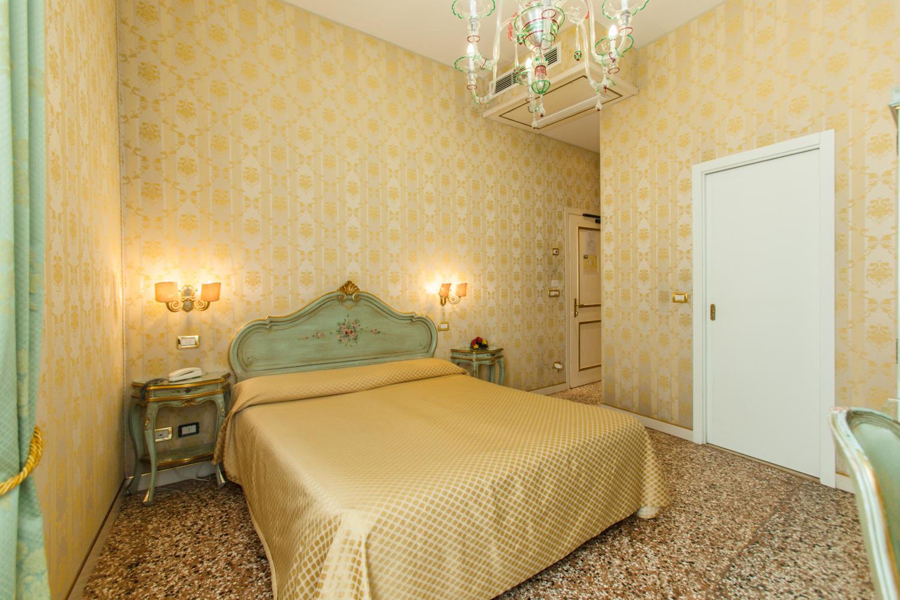 Double Room with Canal View photo 3
