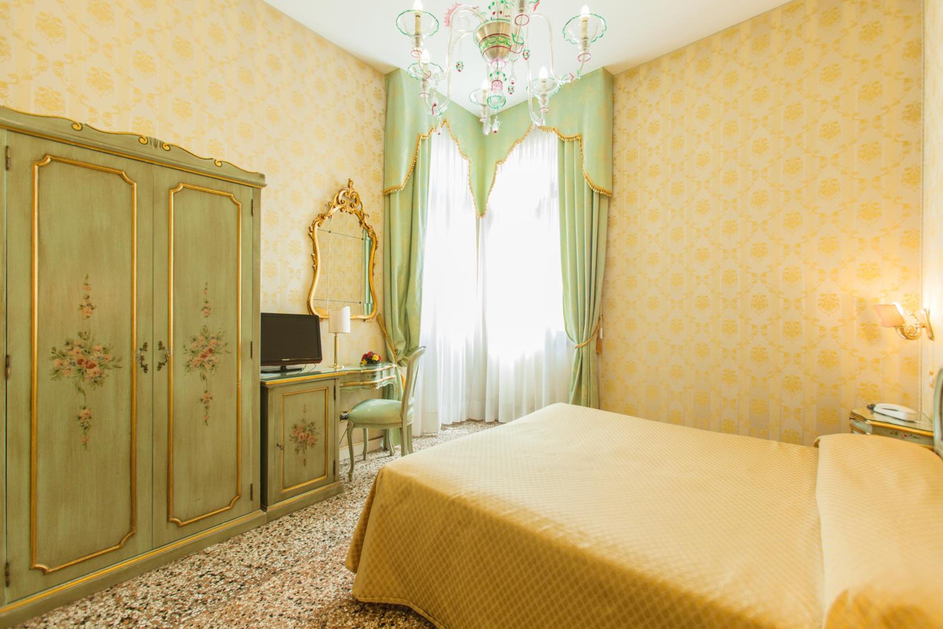 Double Room with Canal View photo 2