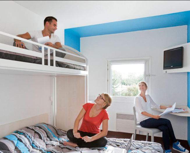 Triple Room with Shared Bathroom photo 1