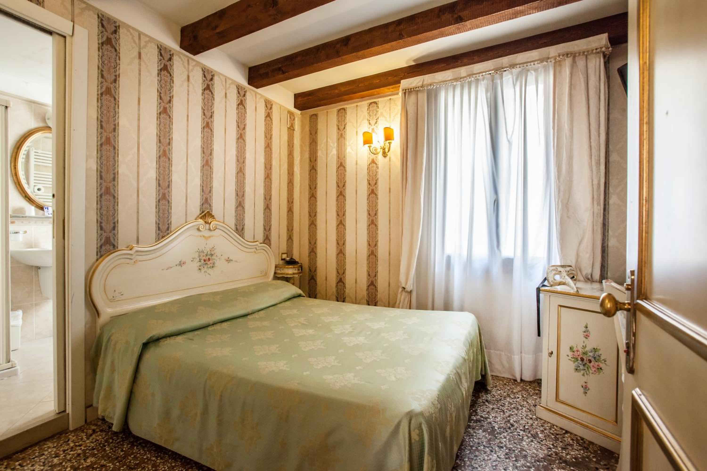 Small Double Room photo 2