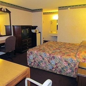 King Room - Non-Smoking photo 1