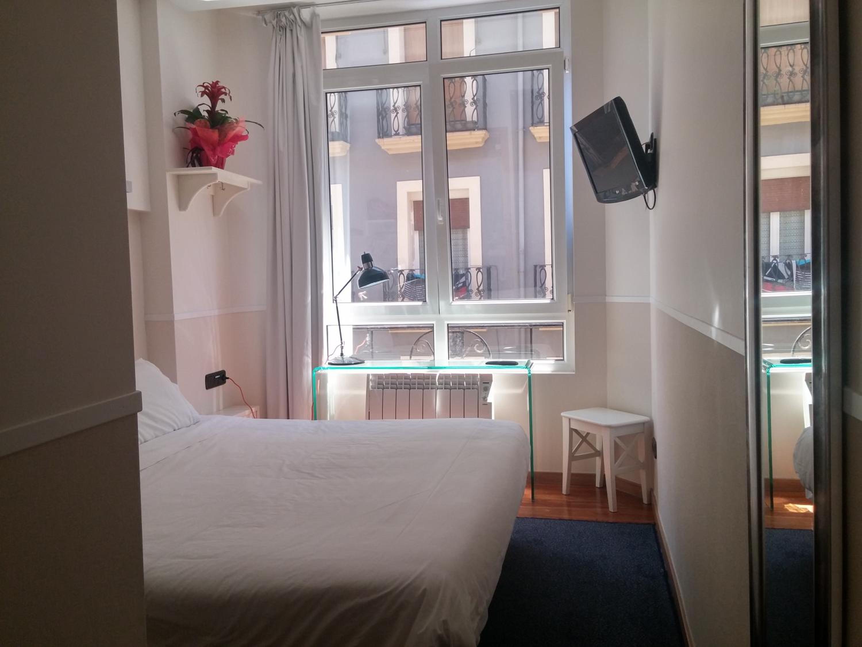 Double Room with Private Bathroom photo 3