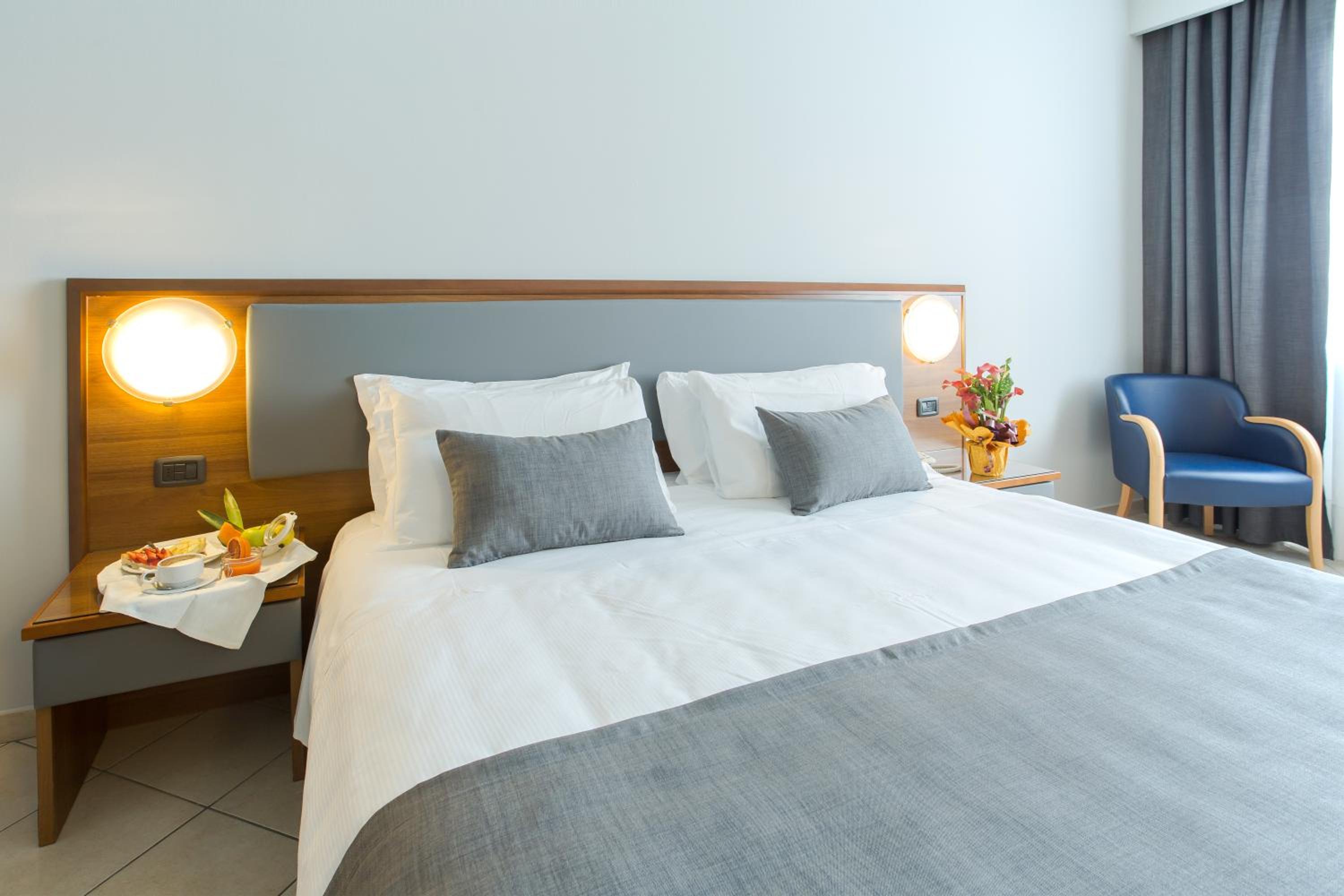 Deluxe Queen Room - Photo 1