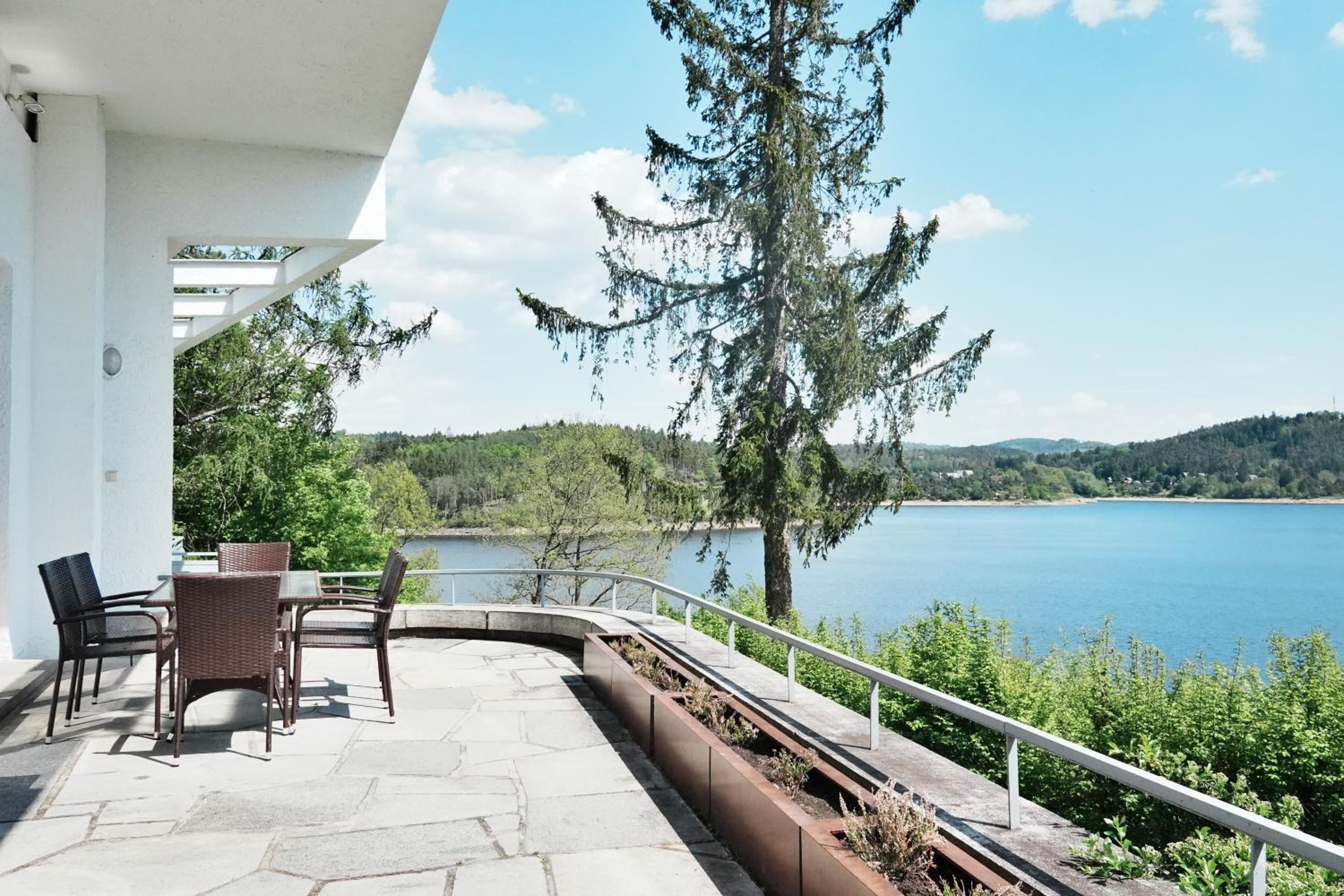 Villa photo 2