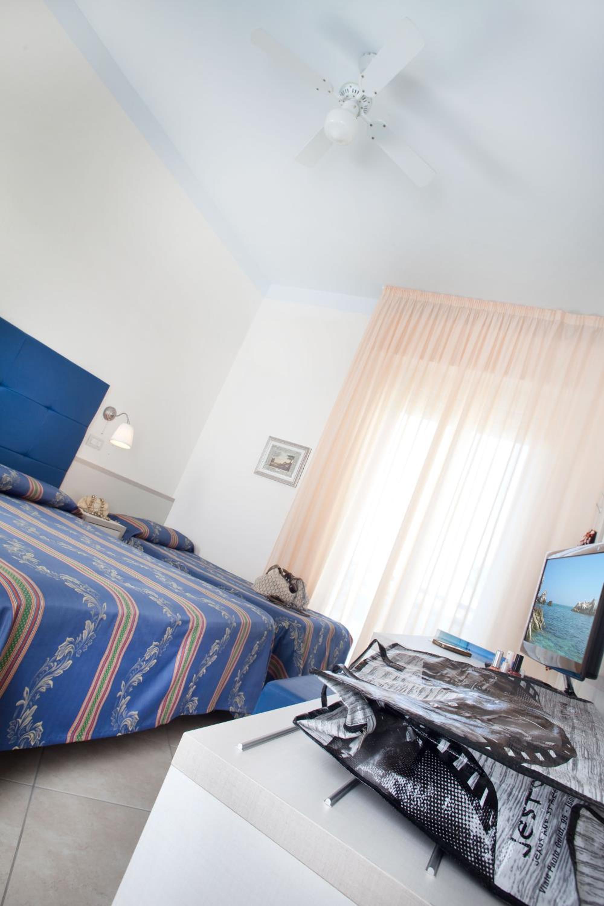 Standard Triple Room photo 3