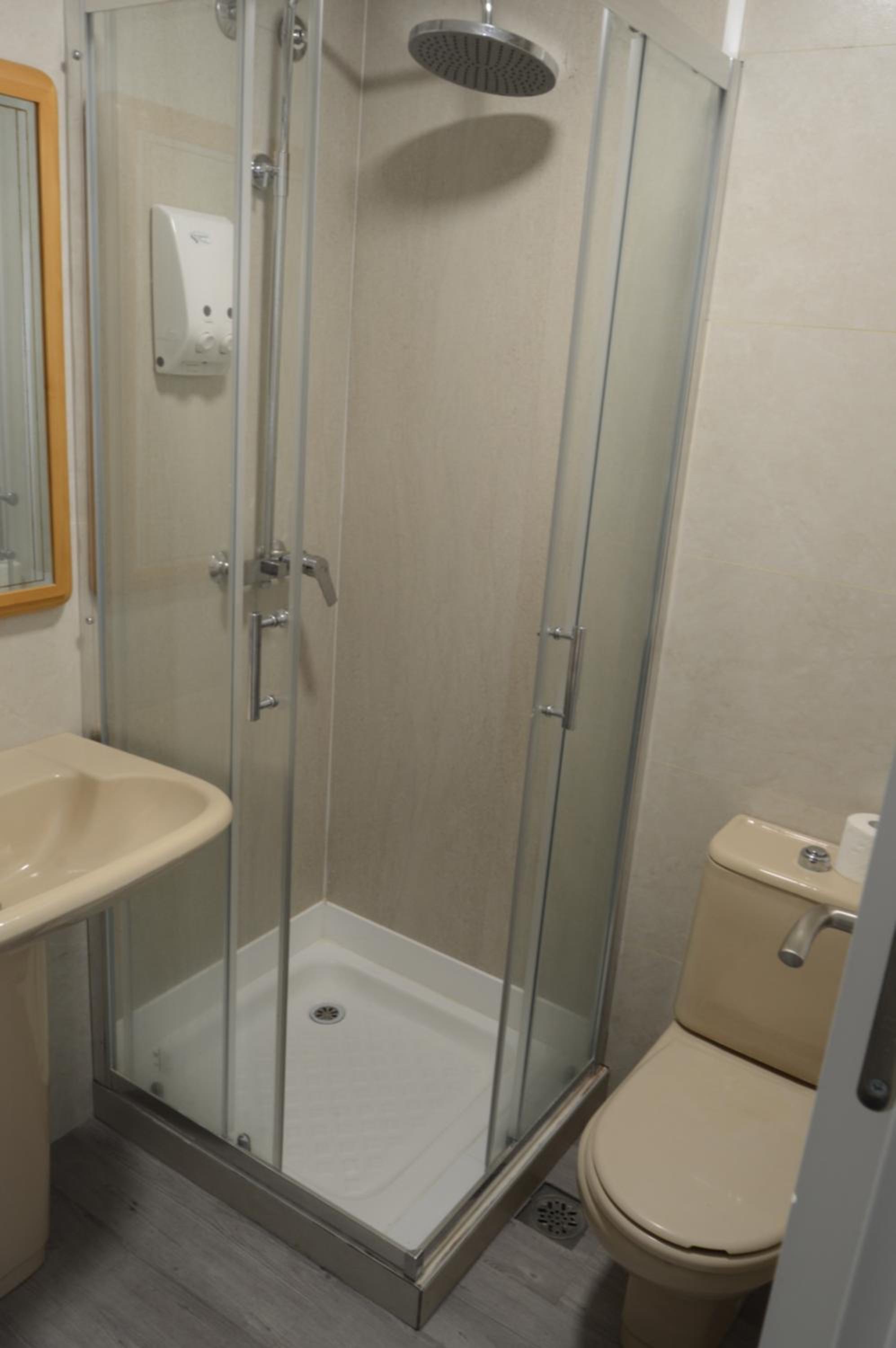 Twin Room - Photo 3