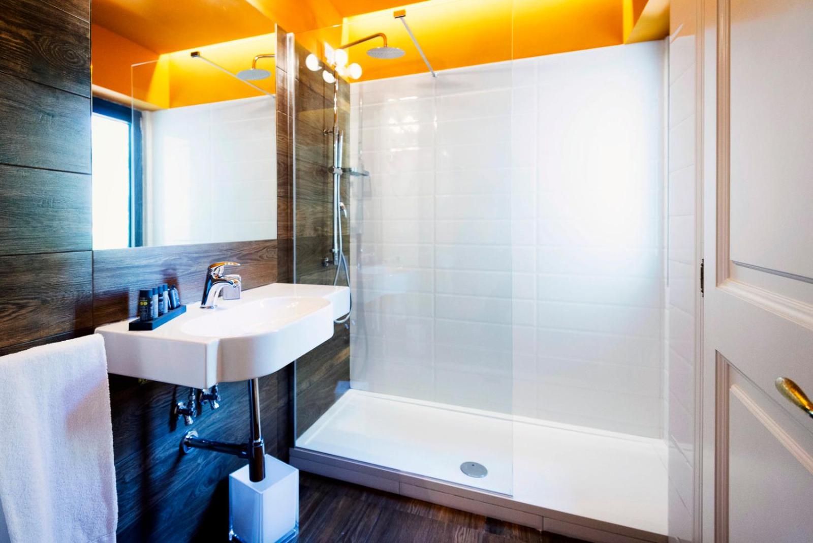 Deluxe Room with One-time SPA access thumbnail 5