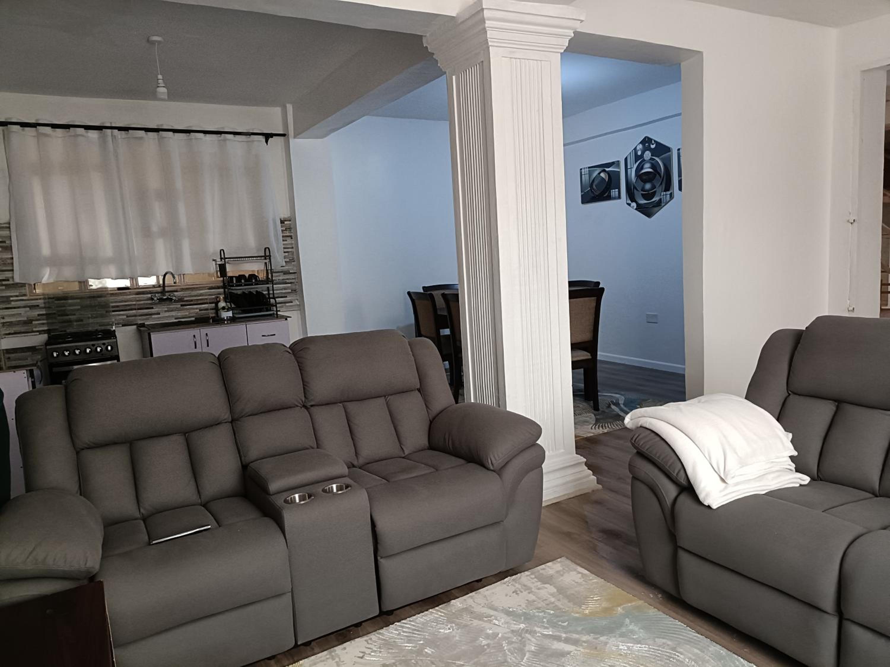Three-Bedroom Apartment with View - Photo 1