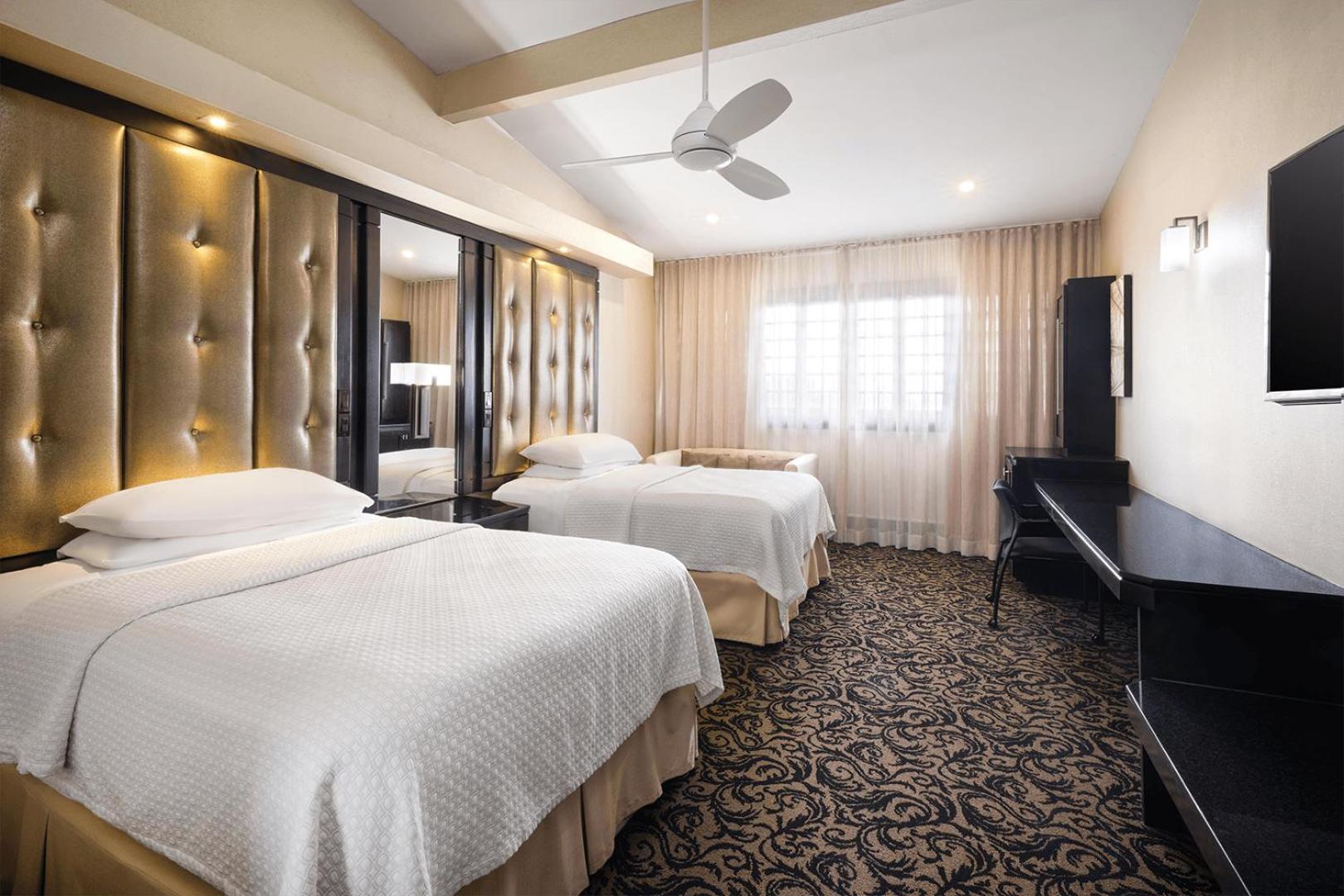 Suite with Two Double Beds and Walk-In Shower - Non-Smoking photo 3